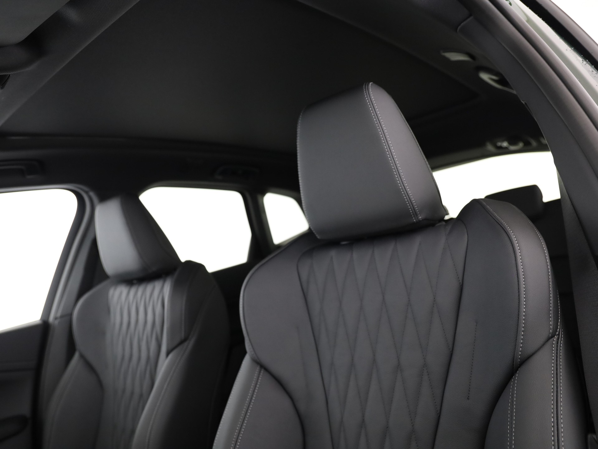 BMW 230e xDrive Active Tourer-image-10