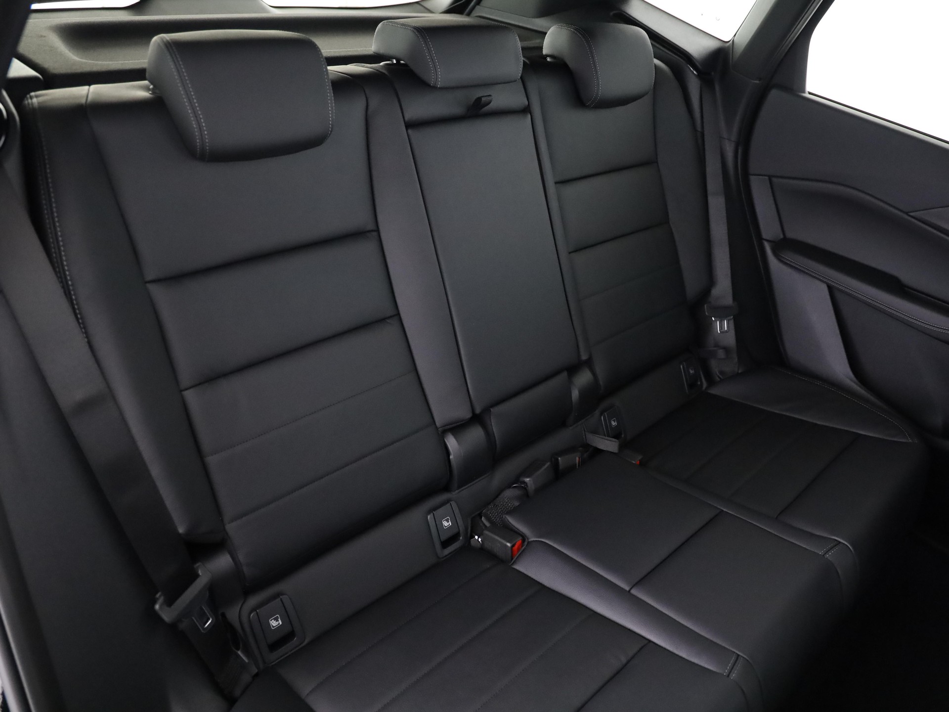 BMW 230e xDrive Active Tourer-image-13