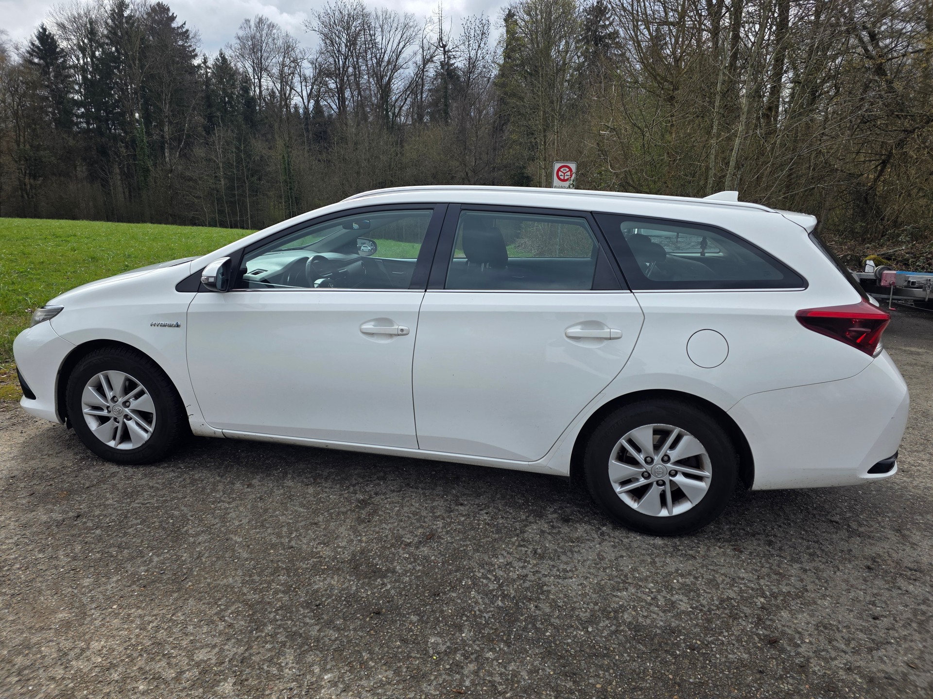 TOYOTA Auris Touring Sports 1.8 HSD Terra e-CVT-image-6