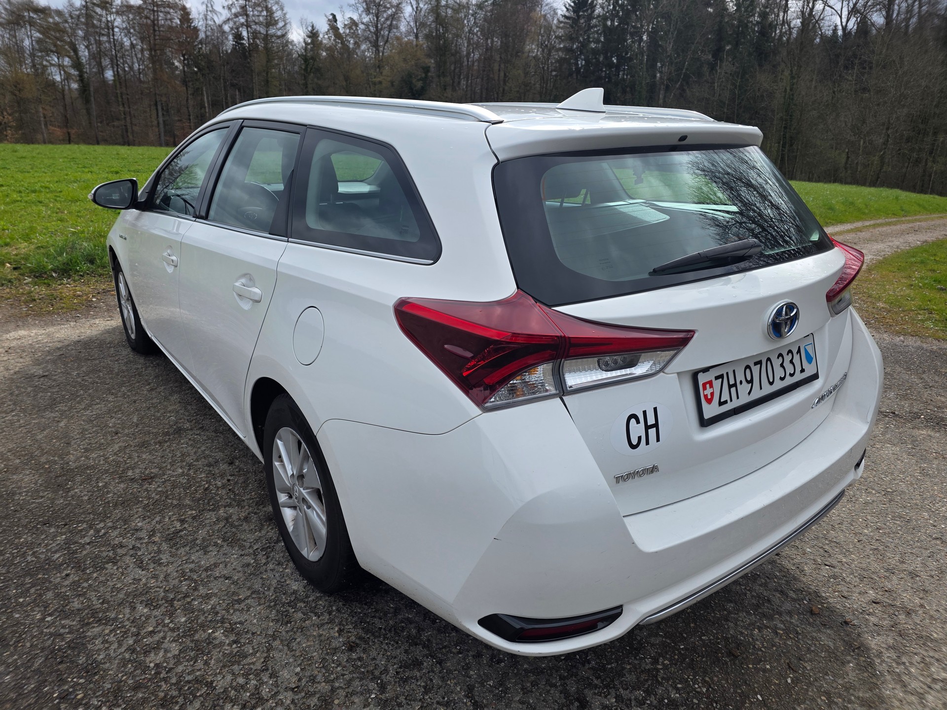 TOYOTA Auris Touring Sports 1.8 HSD Terra e-CVT-showroom-element-3