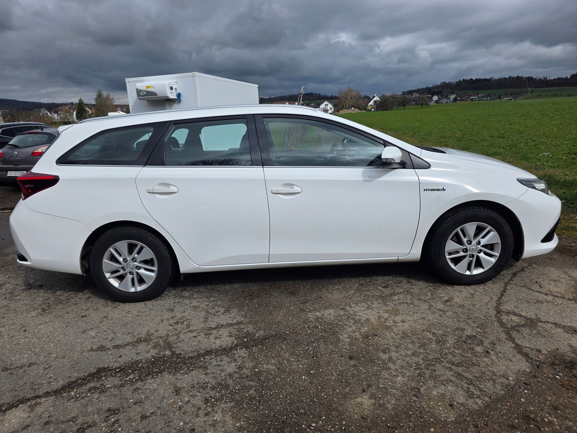 TOYOTA Auris Touring Sports 1.8 HSD Terra e-CVT-image-5