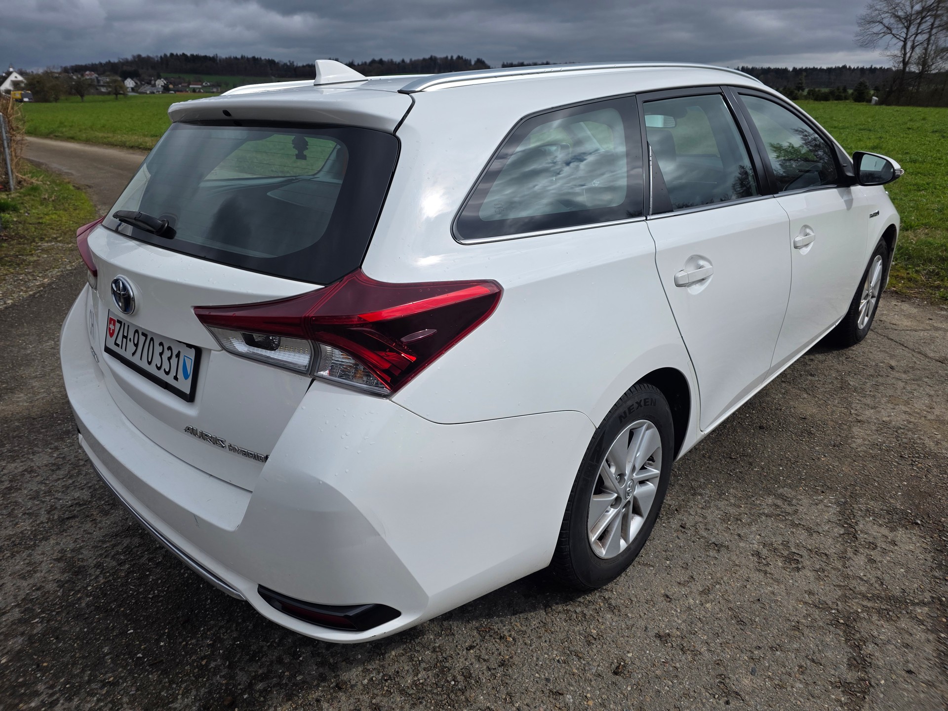 TOYOTA Auris Touring Sports 1.8 HSD Terra e-CVT-image-4