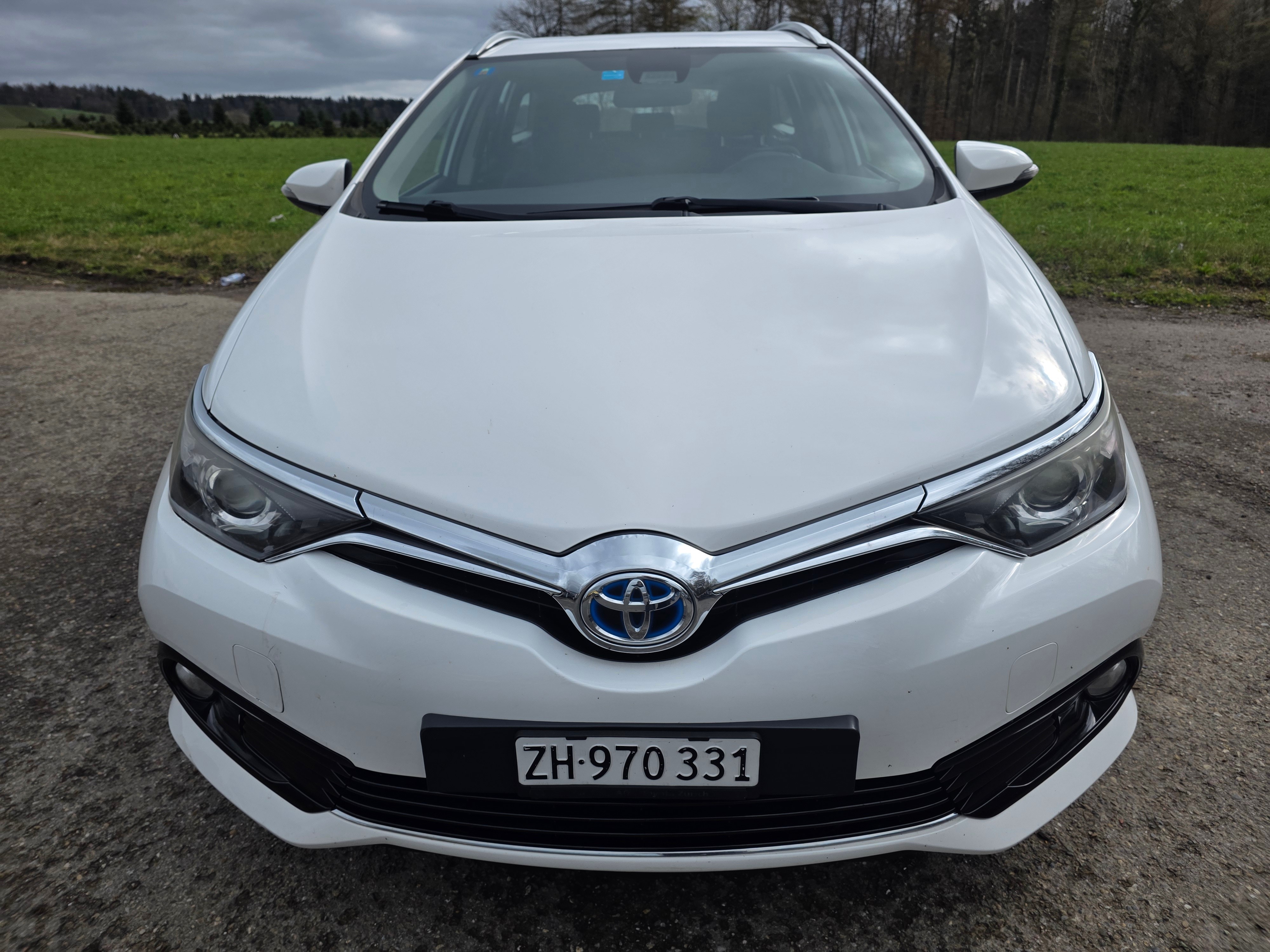 TOYOTA Auris Touring Sports 1.8 HSD Terra e-CVT — slika 1