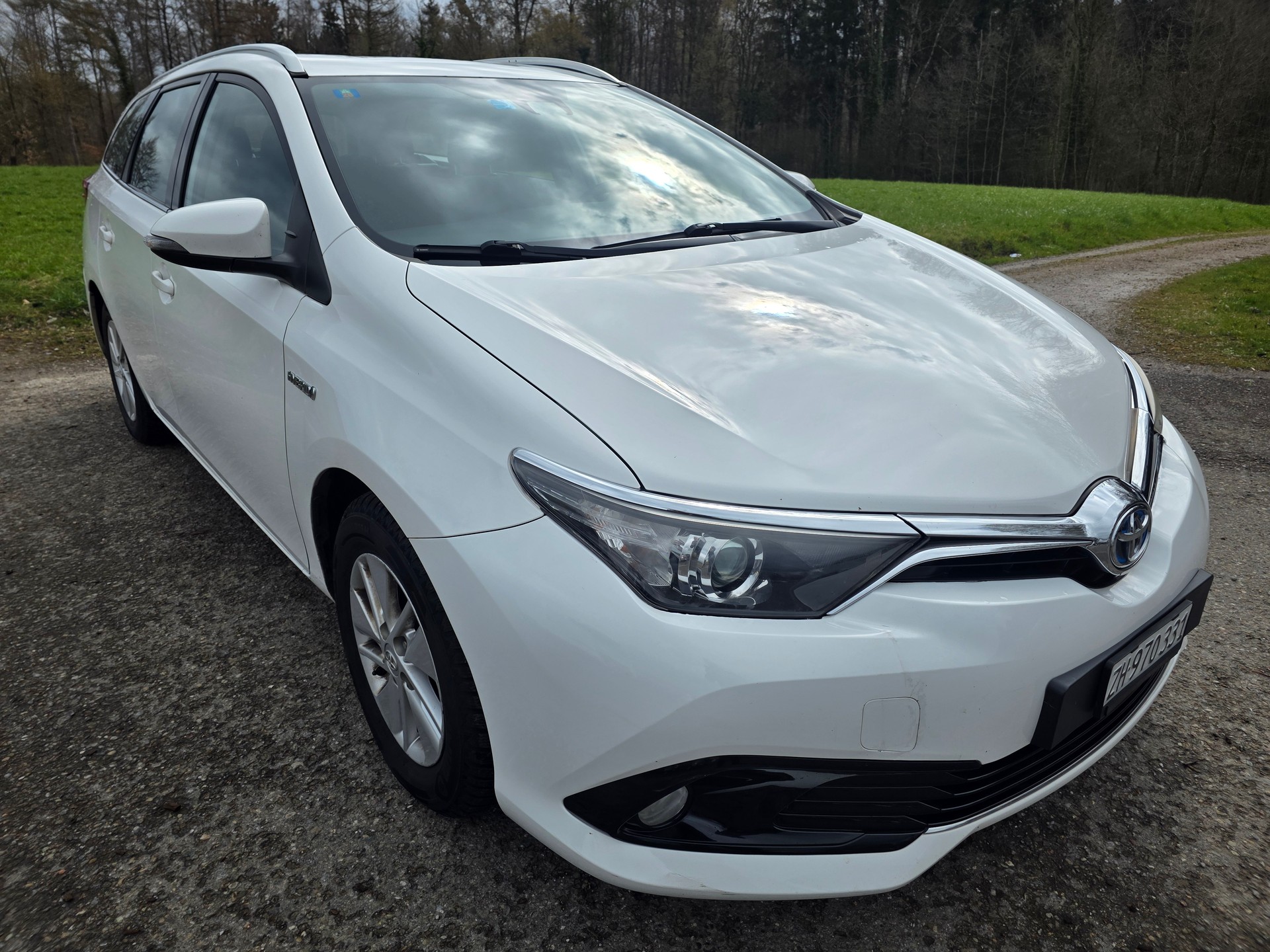 TOYOTA Auris Touring Sports 1.8 HSD Terra e-CVT-showroom-element-1