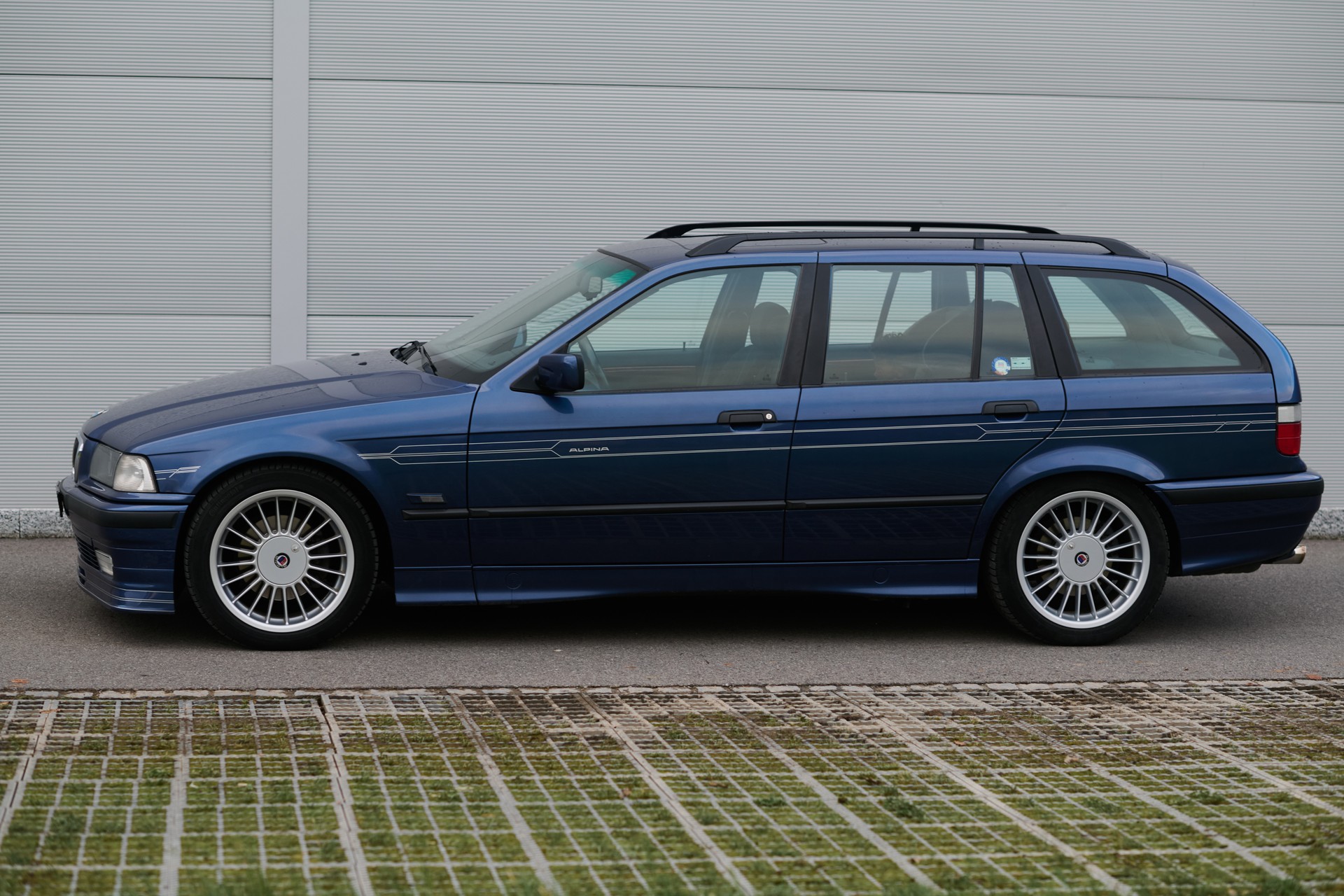 BMW-ALPINA B3 3.2 Touring S.Tronic-image-2