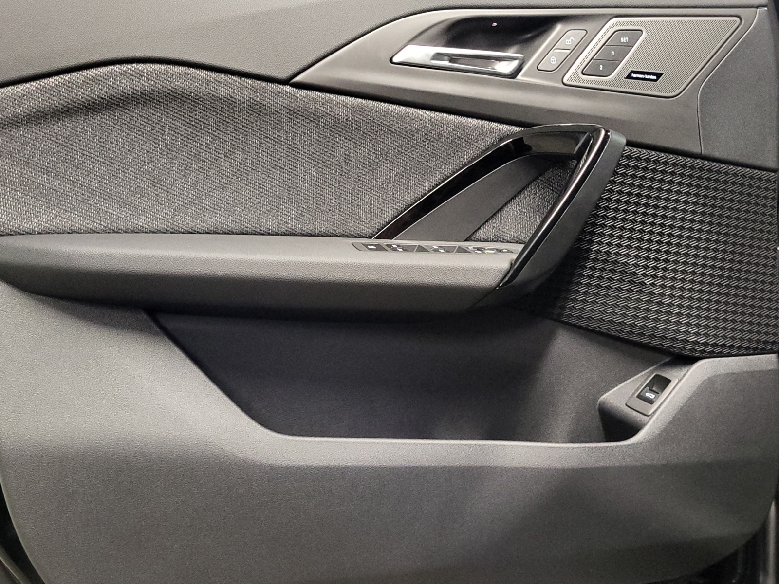 BMW iX1 xDrive 30-image-17
