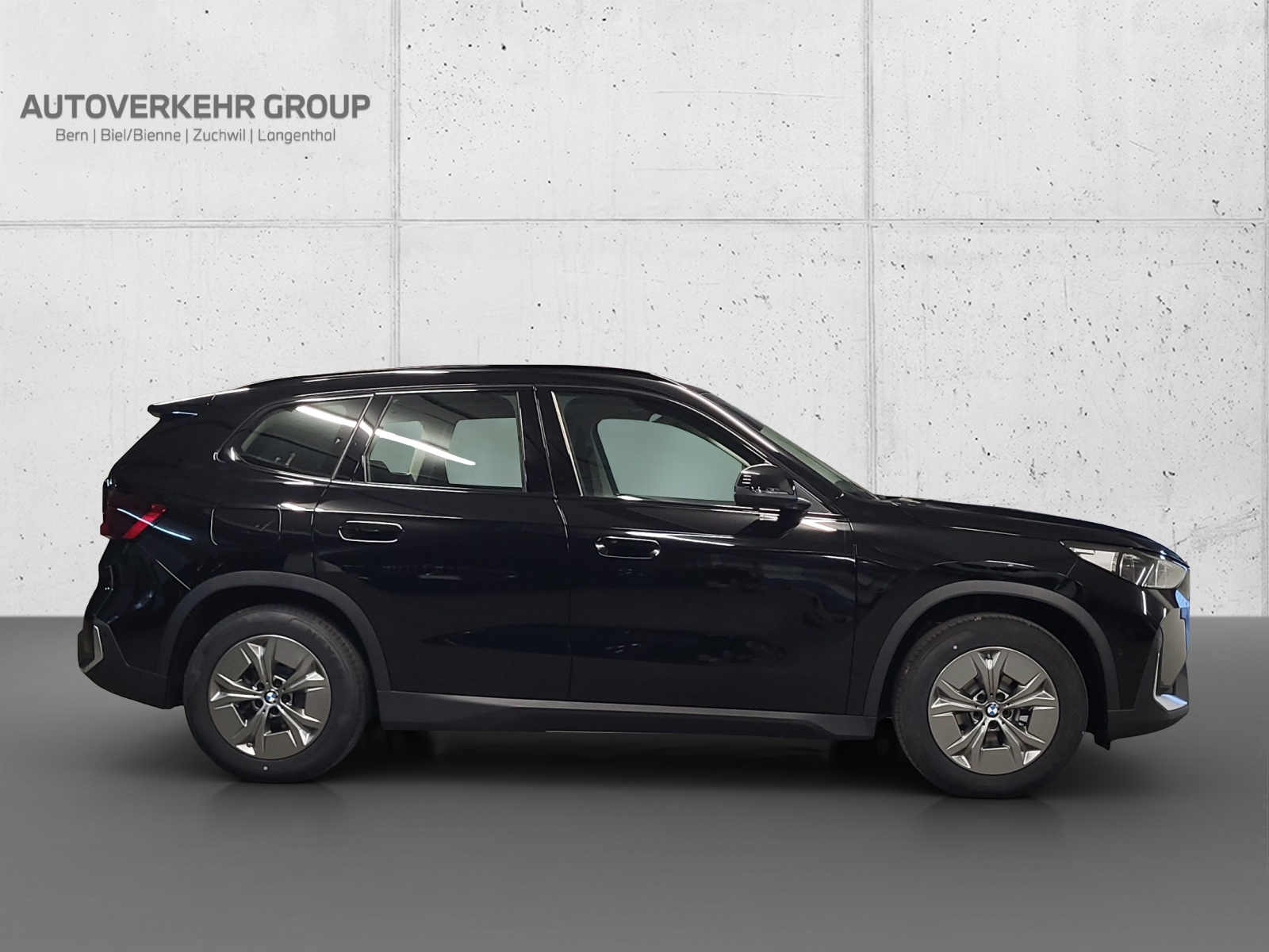 BMW iX1 xDrive 30-showroom-element-3