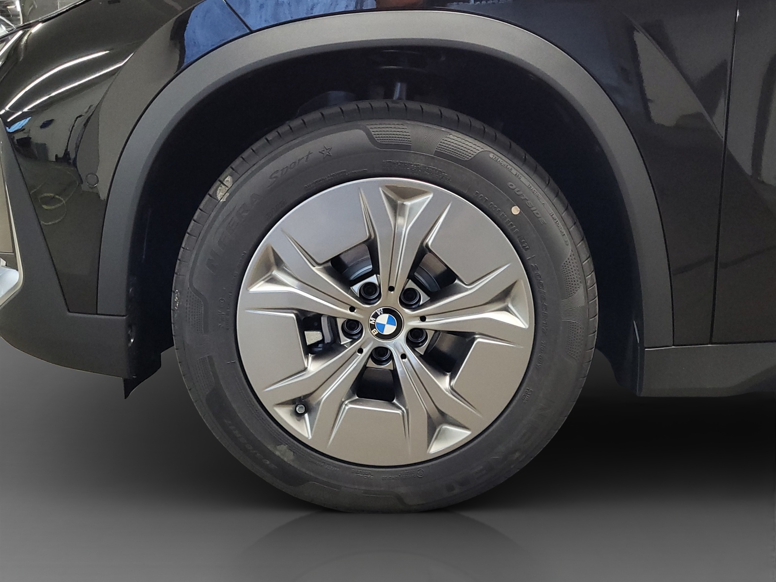 BMW iX1 xDrive 30-image-8