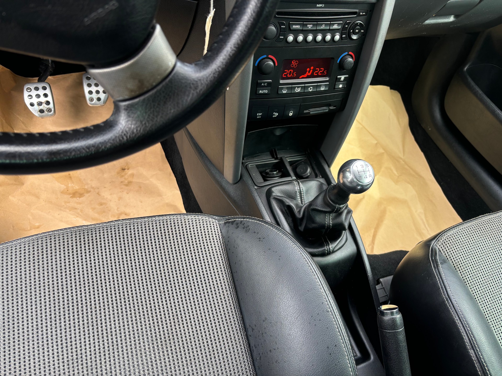 PEUGEOT 207 SW 1.6 16V Turbo GTi-image-4