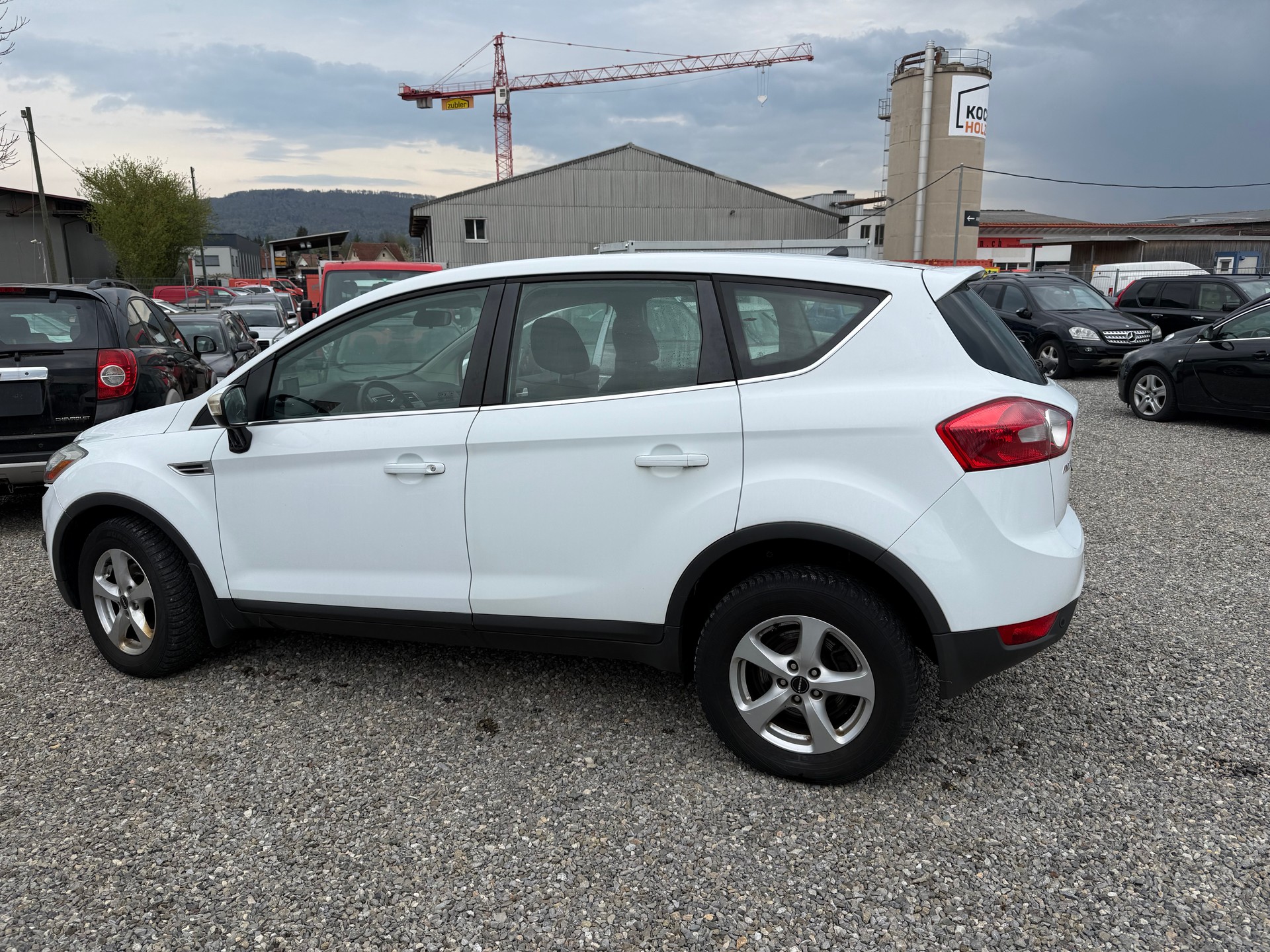FORD Kuga 2.0 TDCi Individual 4WD PowerShift-image-3