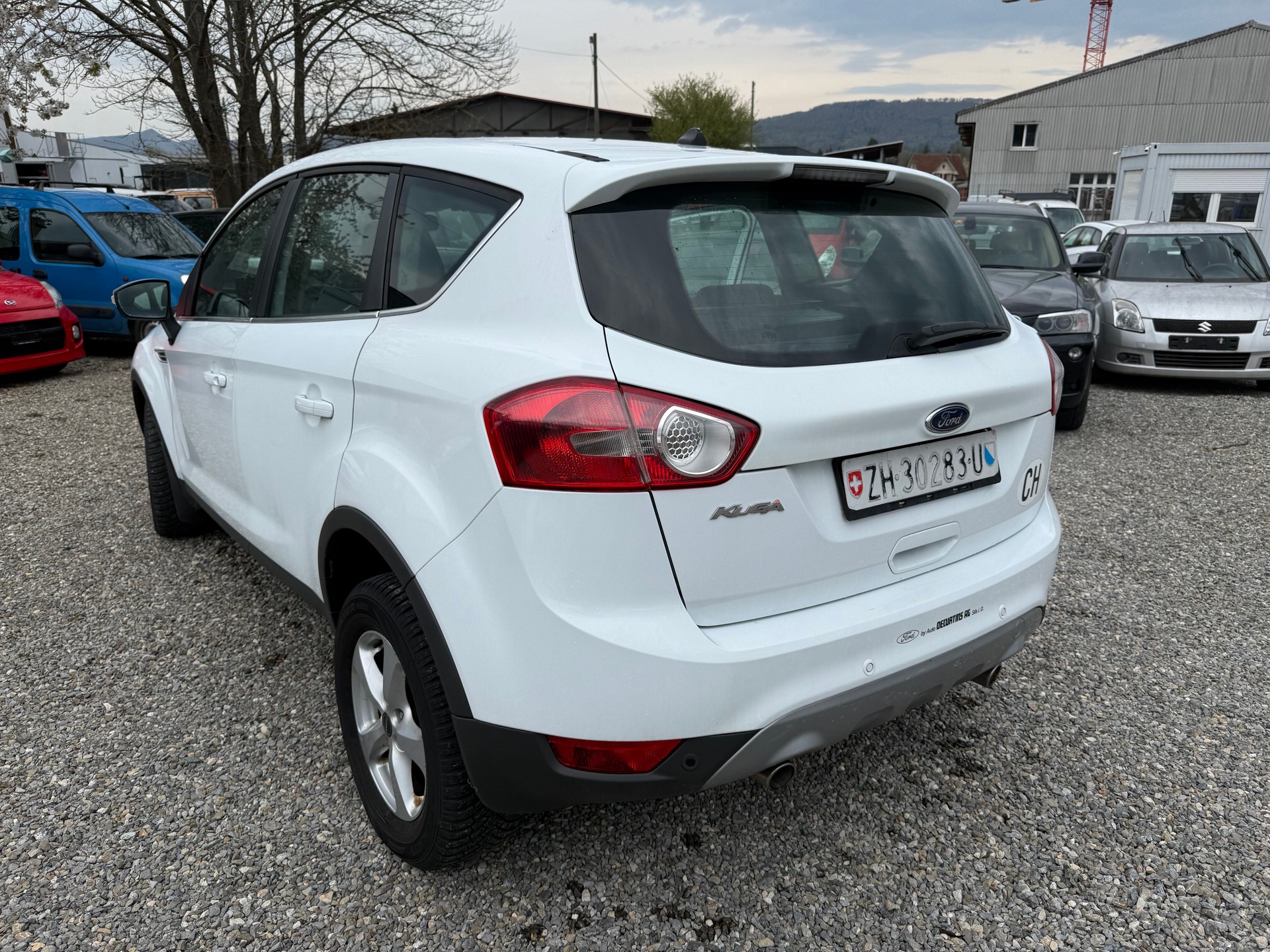 FORD Kuga 2.0 TDCi Individual 4WD PowerShift-image-2