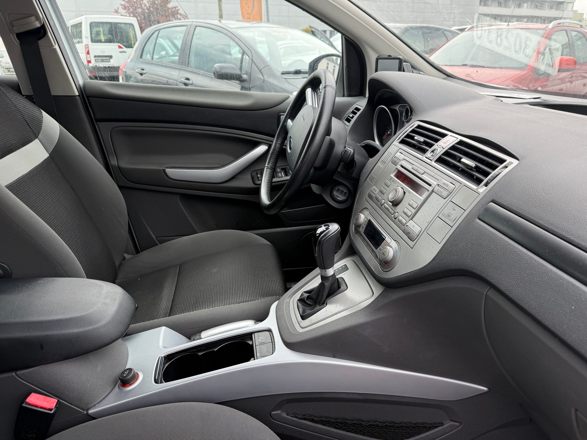 FORD Kuga 2.0 TDCi Individual 4WD PowerShift-image-4