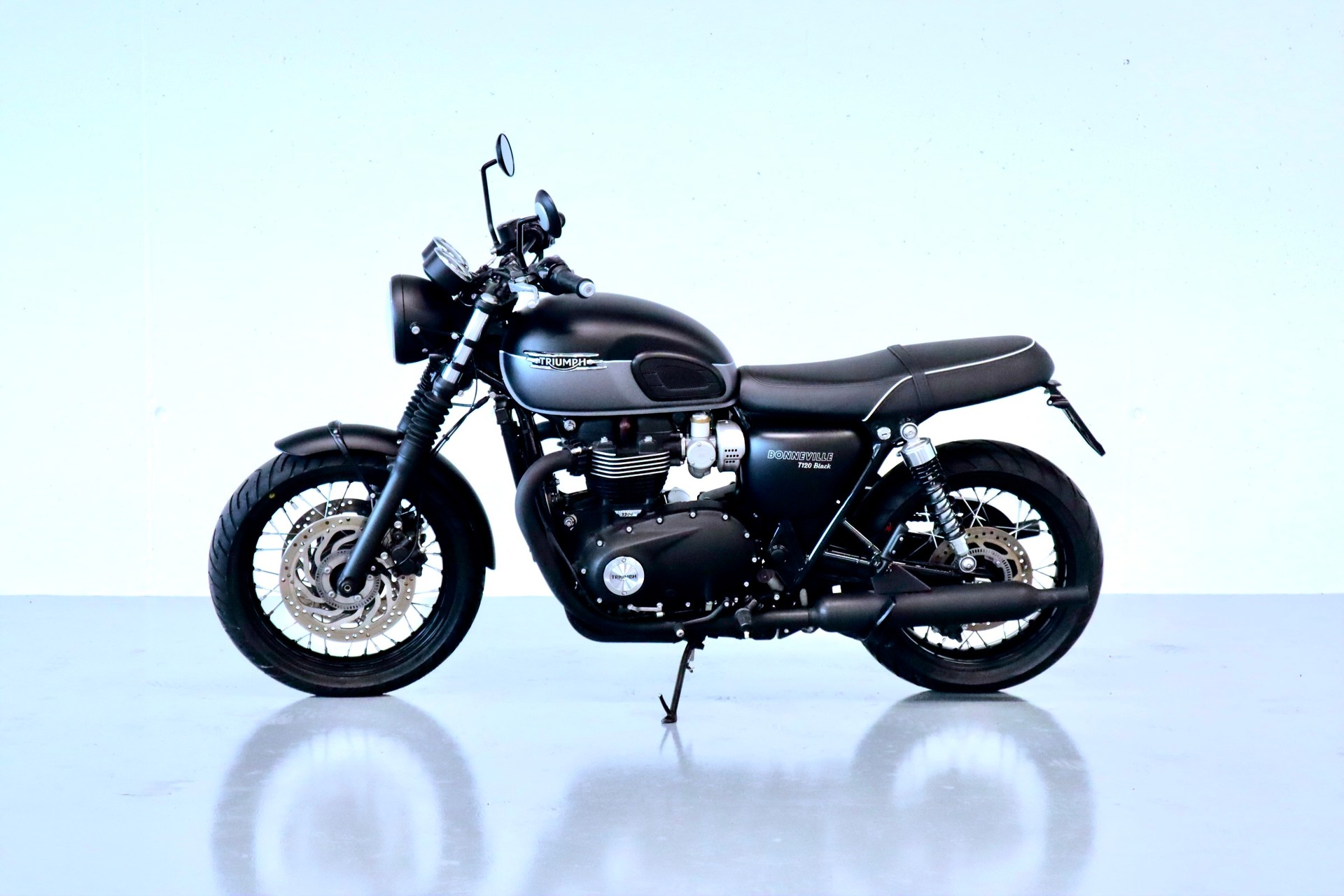 TRIUMPH BONNEVILLE T120 BLACK | CH-FZG MIT DEZENTEM UMBAU-image-6