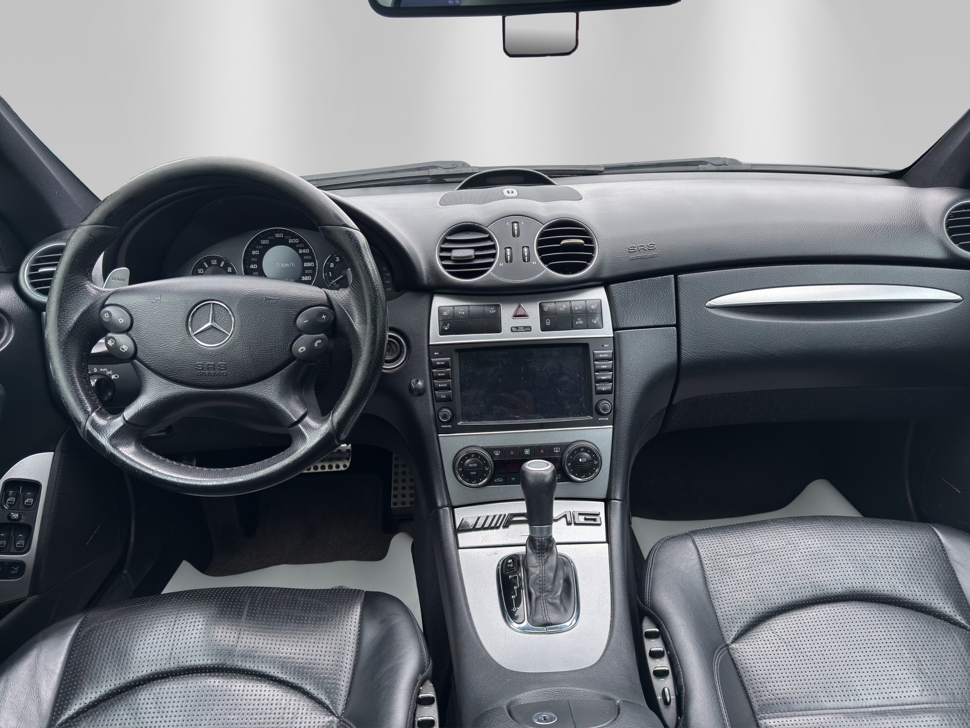 MERCEDES-BENZ CLK 63 AMG Avantgarde 7G-Tronic-image-9