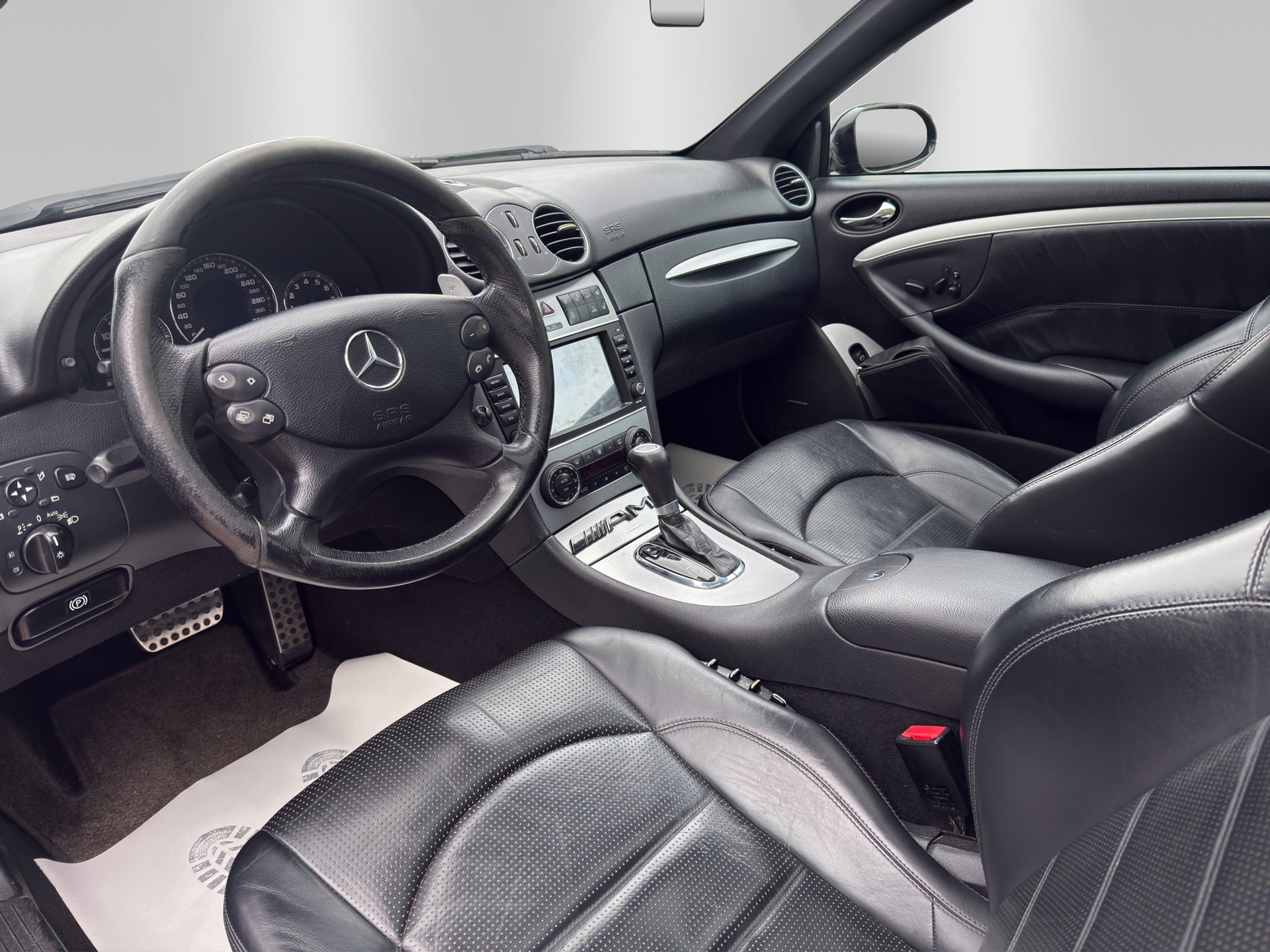 MERCEDES-BENZ CLK 63 AMG Avantgarde 7G-Tronic-image-7