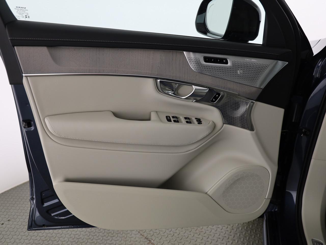 VOLVO XC90 2.0 T8 TE Ultra Dark eAWD-image-7