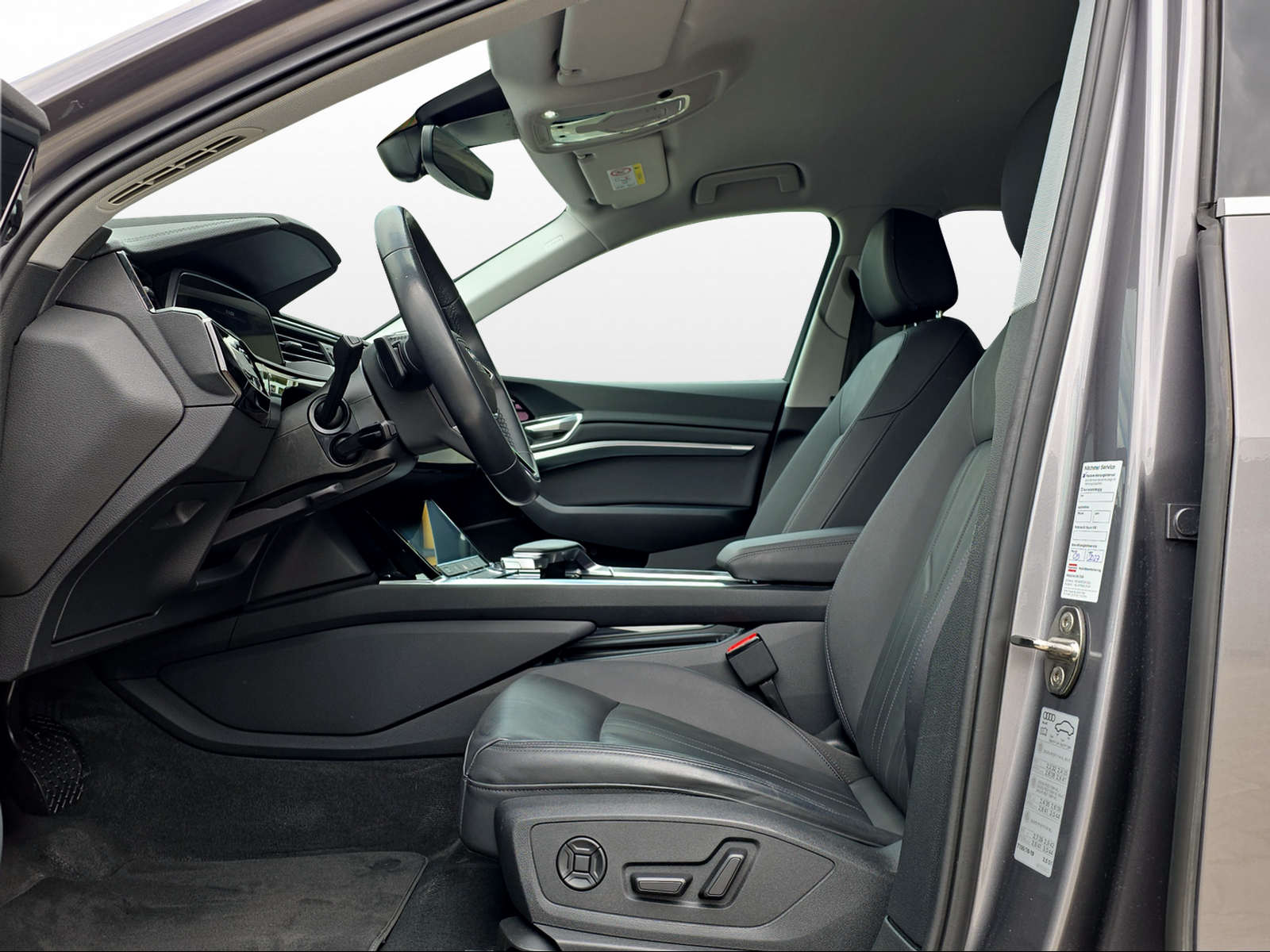 AUDI e-tron 55 quattro-image-6