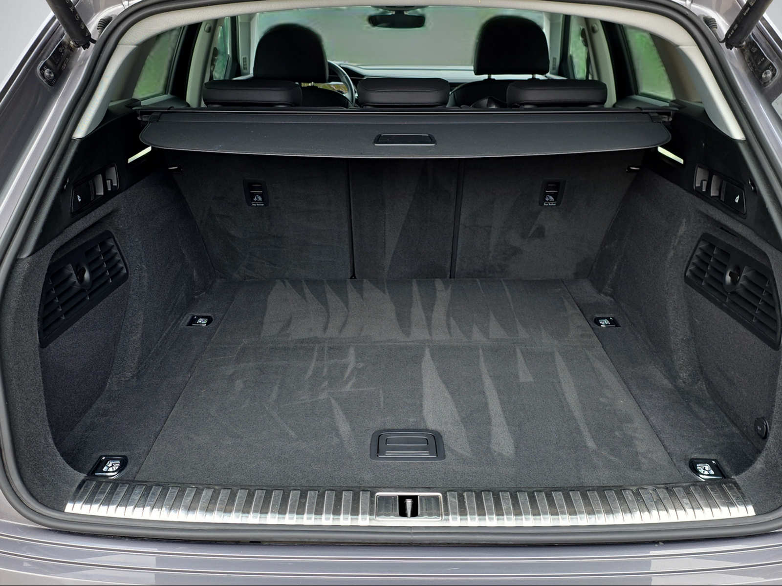 AUDI e-tron 55 quattro-image-11