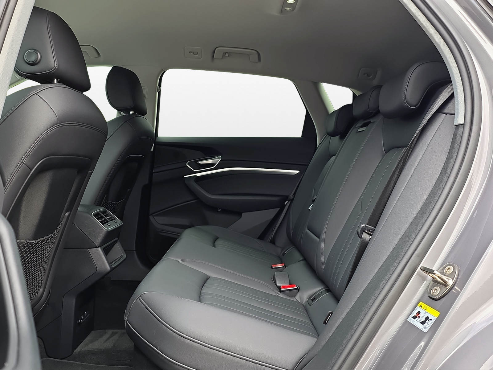 AUDI e-tron 55 quattro-image-10