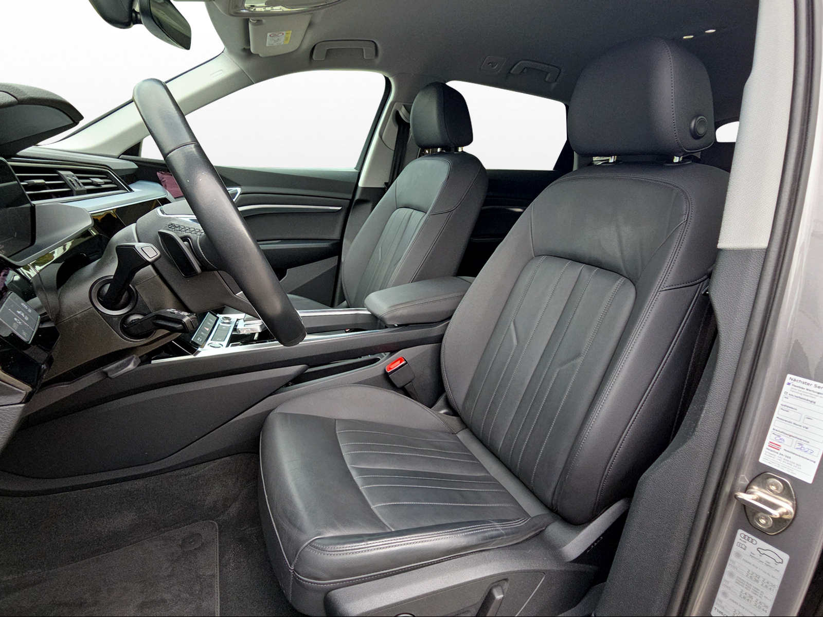 AUDI e-tron 55 quattro-image-7