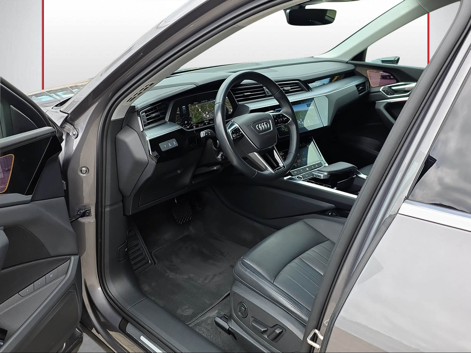 AUDI e-tron 55 quattro-image-5