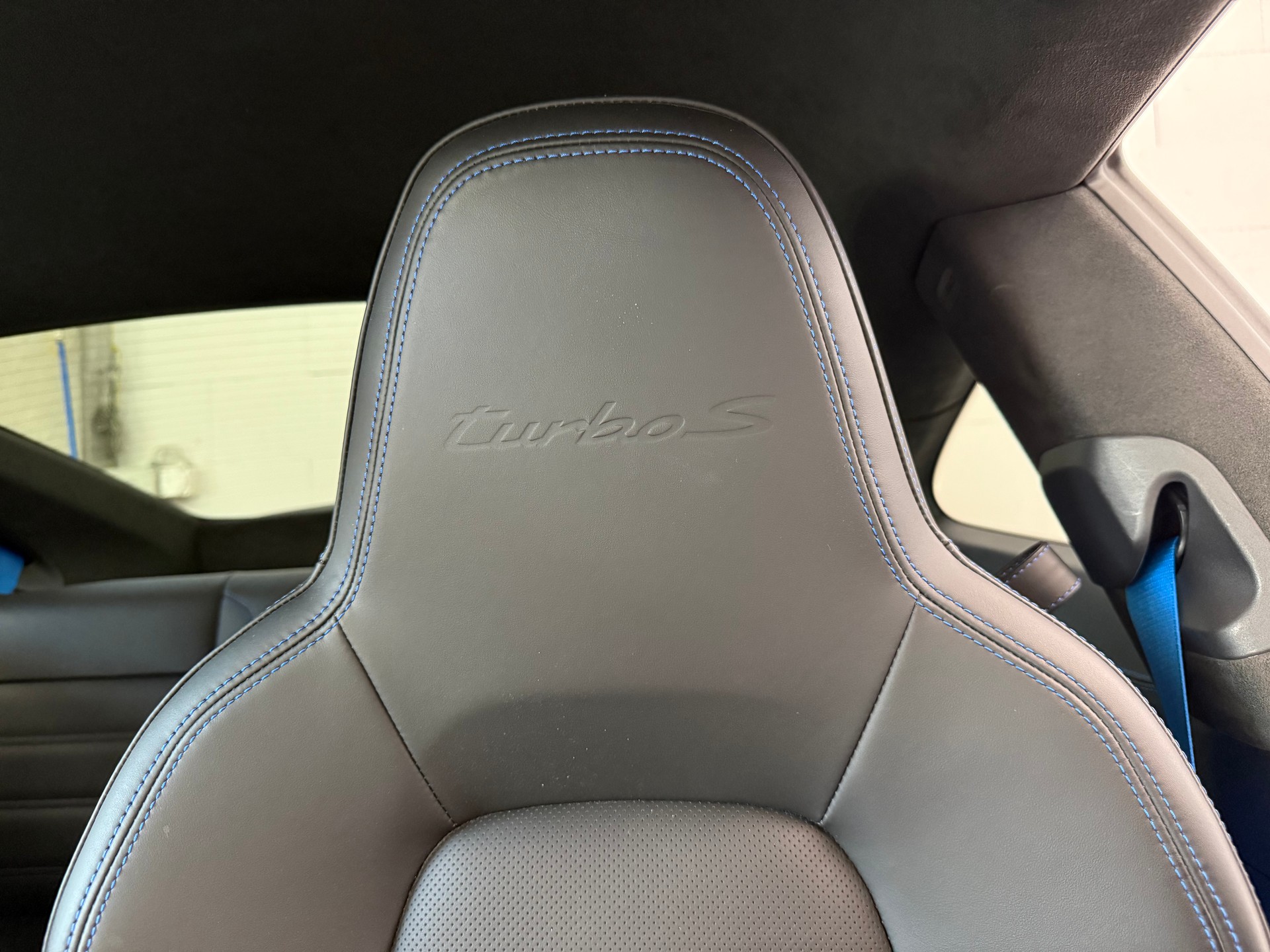 PORSCHE 911 Turbo S PDK | Shark blue | Aero Paket | Porsche Approved-image-11
