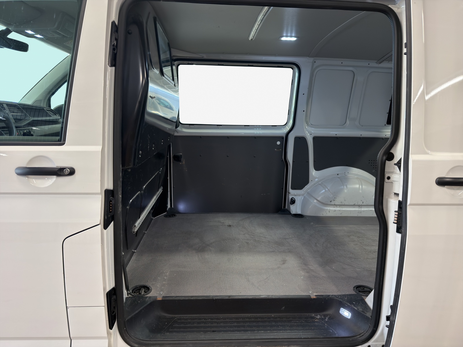 VW T6.1 2.0 TDI-image-11