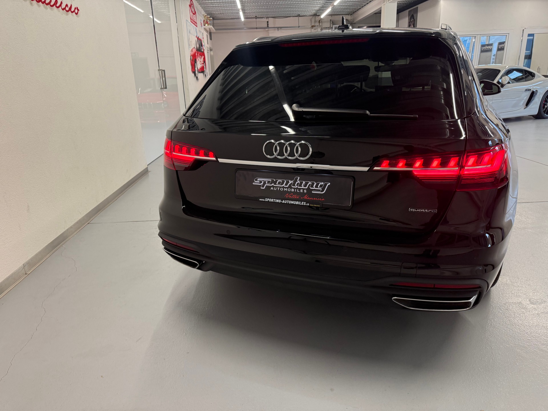 AUDI A4 Avant 40 TDI Attraction quattro S-tronic-image-7