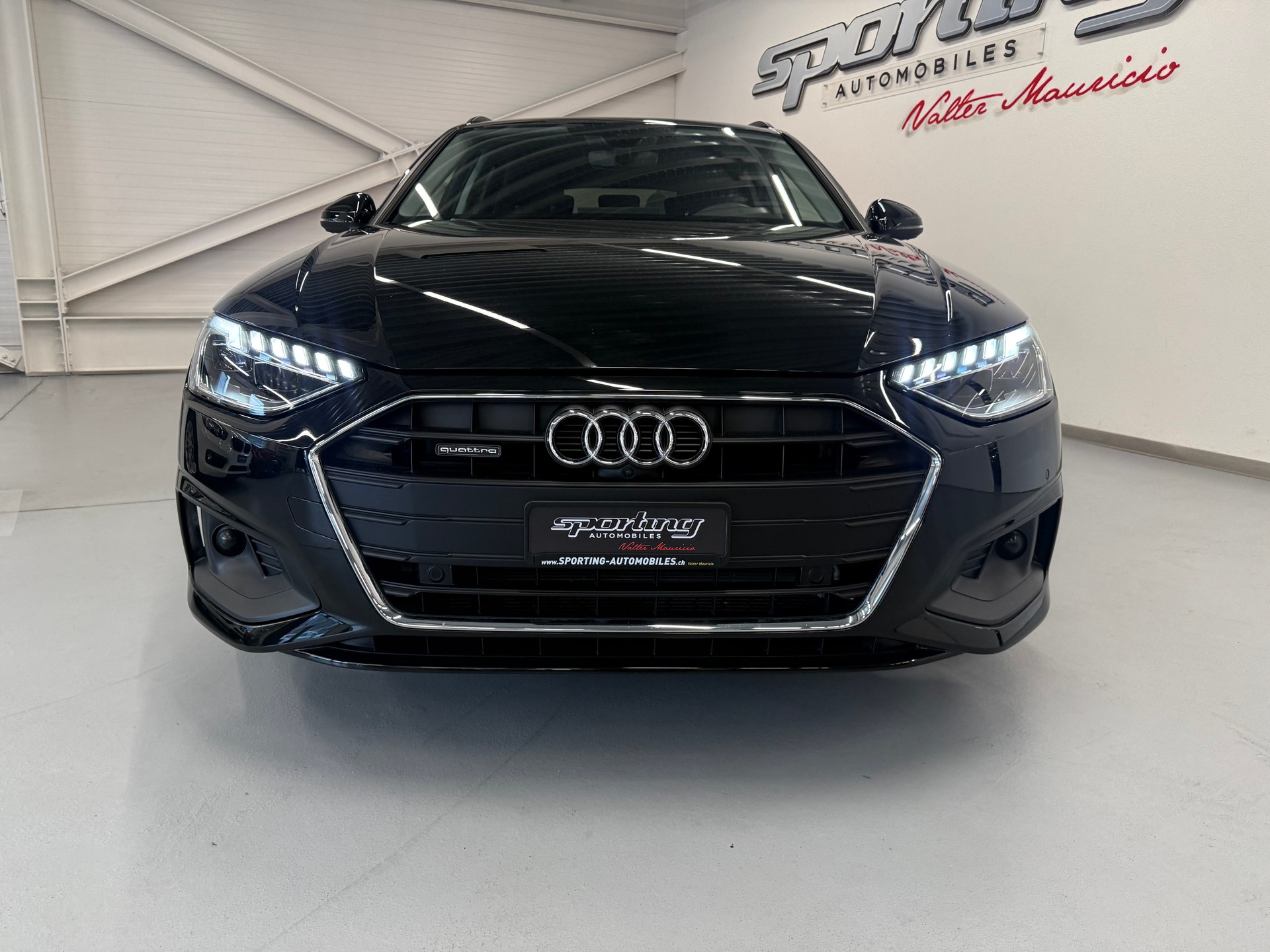 AUDI A4 Avant 40 TDI Attraction quattro S-tronic-image-3