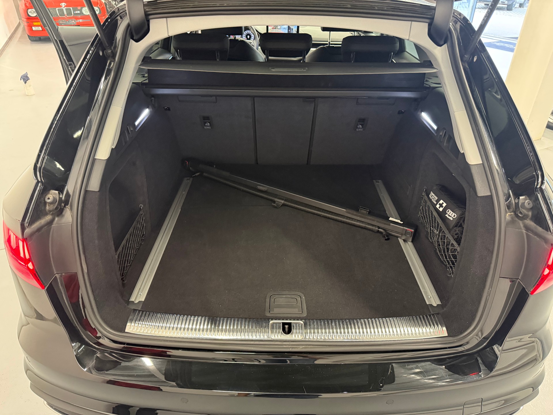 AUDI A4 Avant 40 TDI Attraction quattro S-tronic-image-23