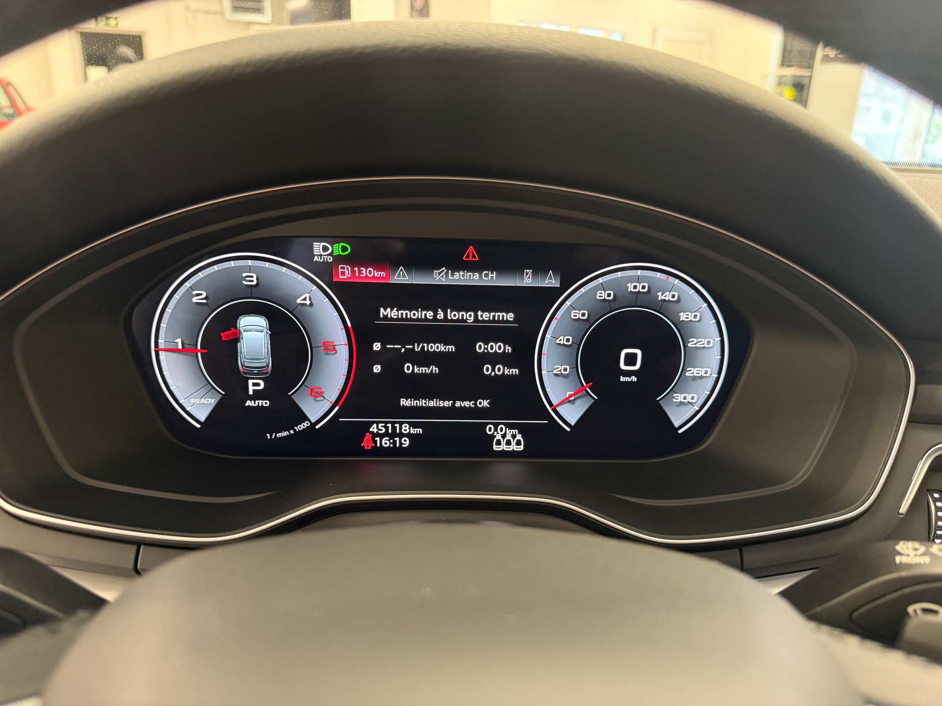 AUDI A4 Avant 40 TDI Attraction quattro S-tronic-image-16