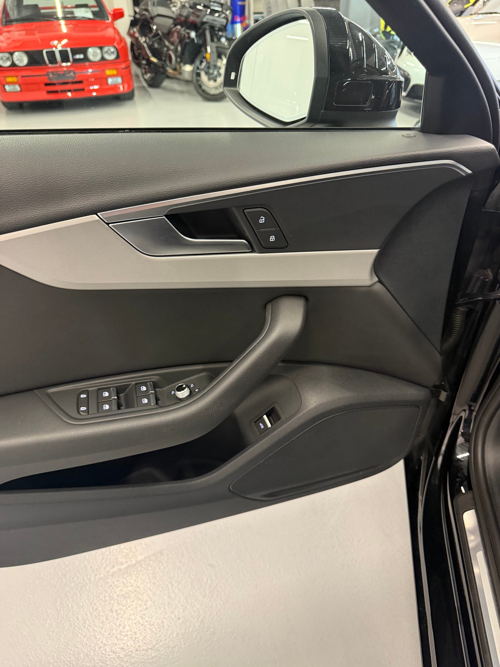AUDI A4 Avant 40 TDI Attraction quattro S-tronic-image-22