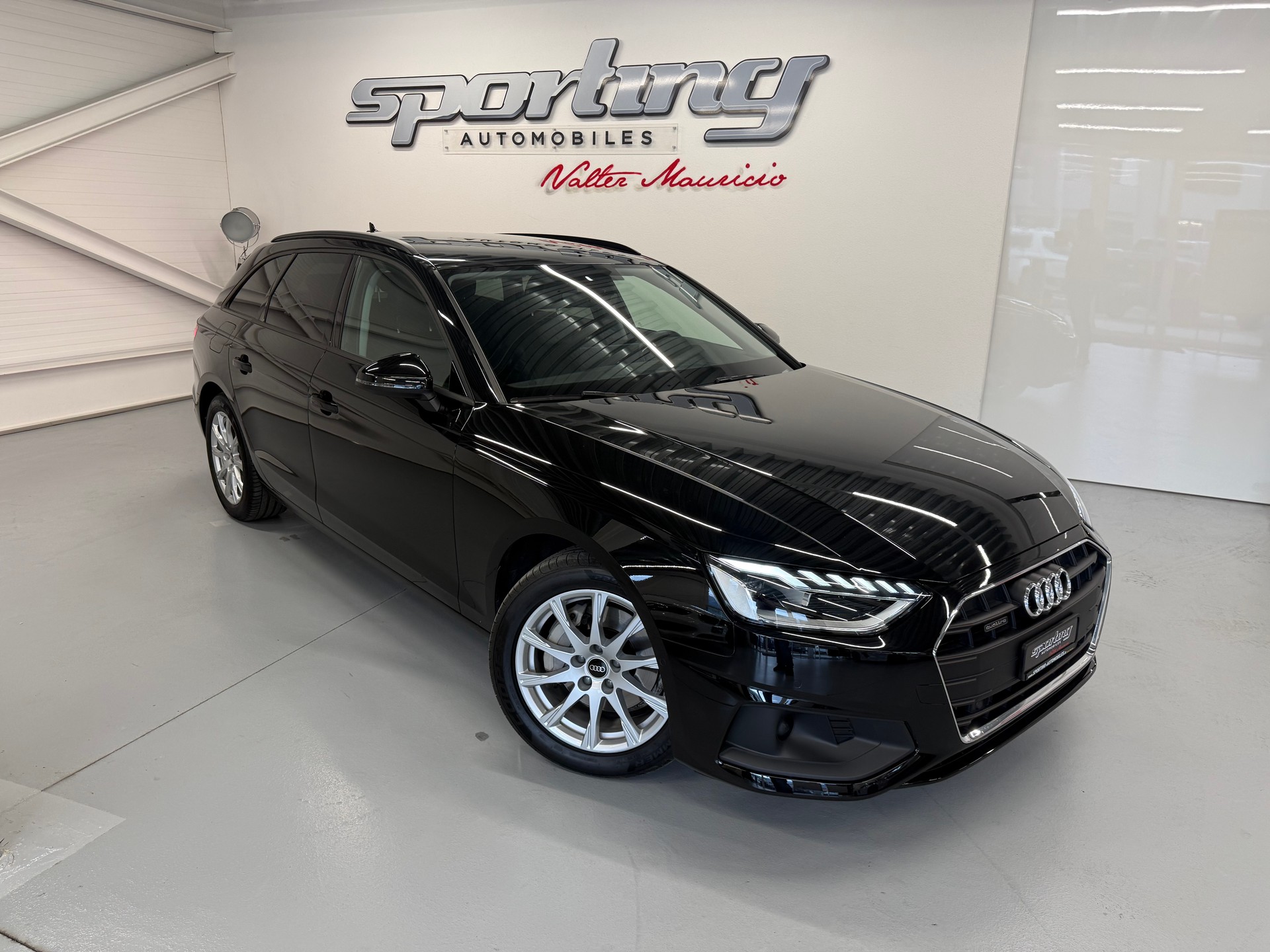 AUDI A4 Avant 40 TDI Attraction quattro S-tronic-image-1