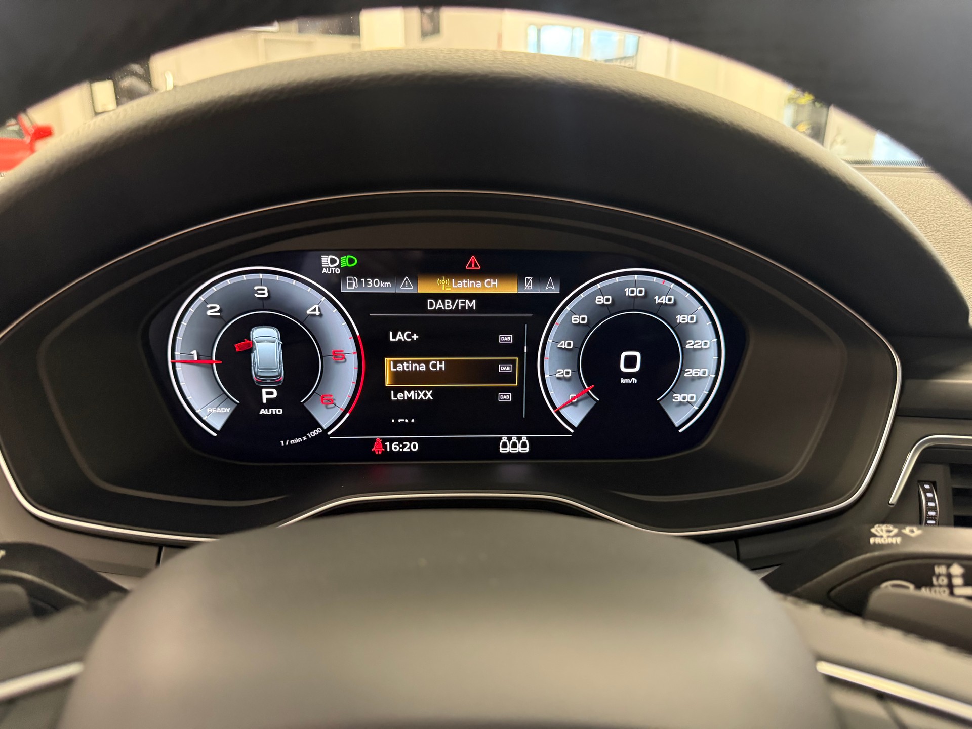 AUDI A4 Avant 40 TDI Attraction quattro S-tronic-image-17