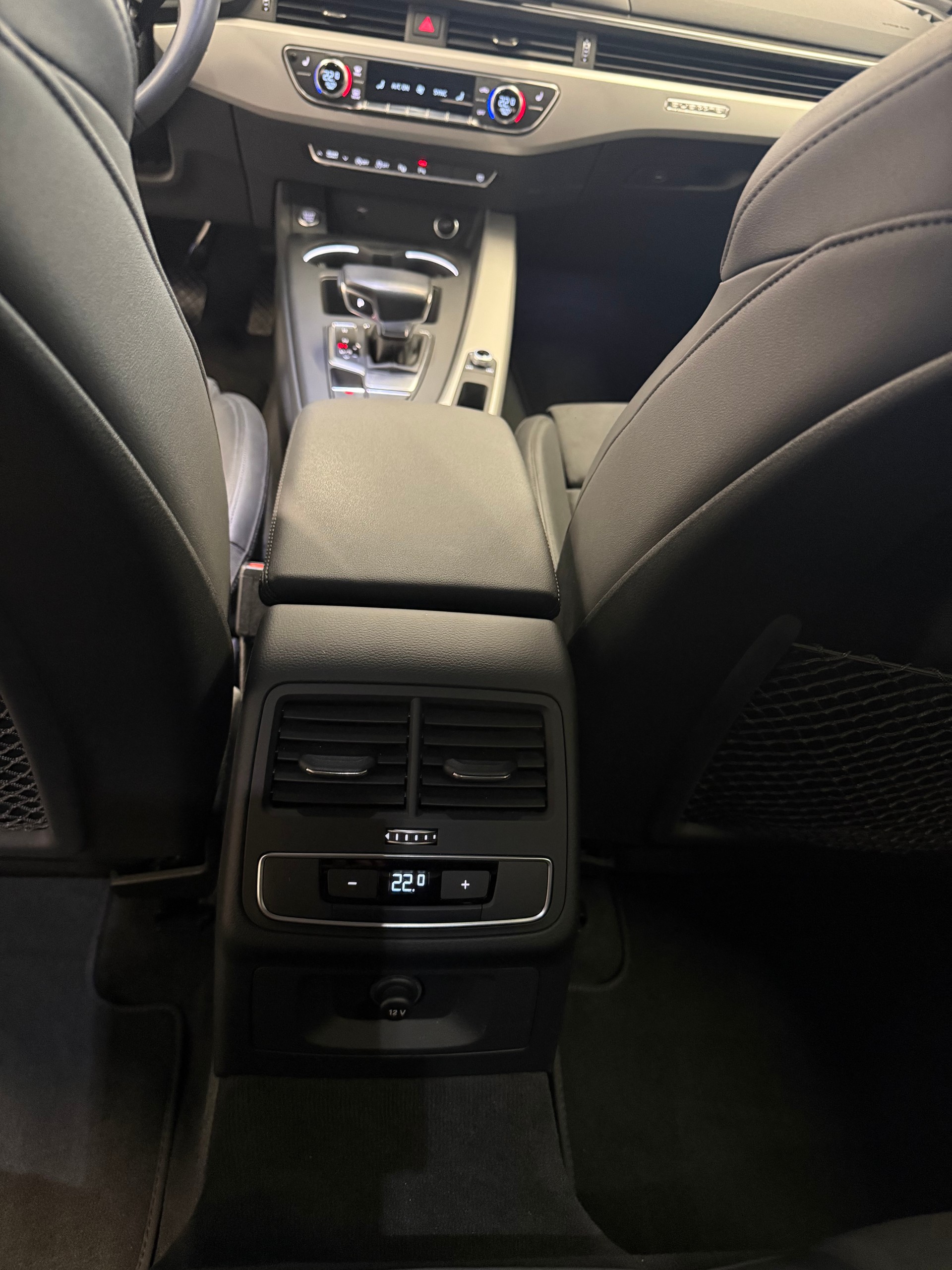 AUDI A4 Avant 40 TDI Attraction quattro S-tronic-image-15