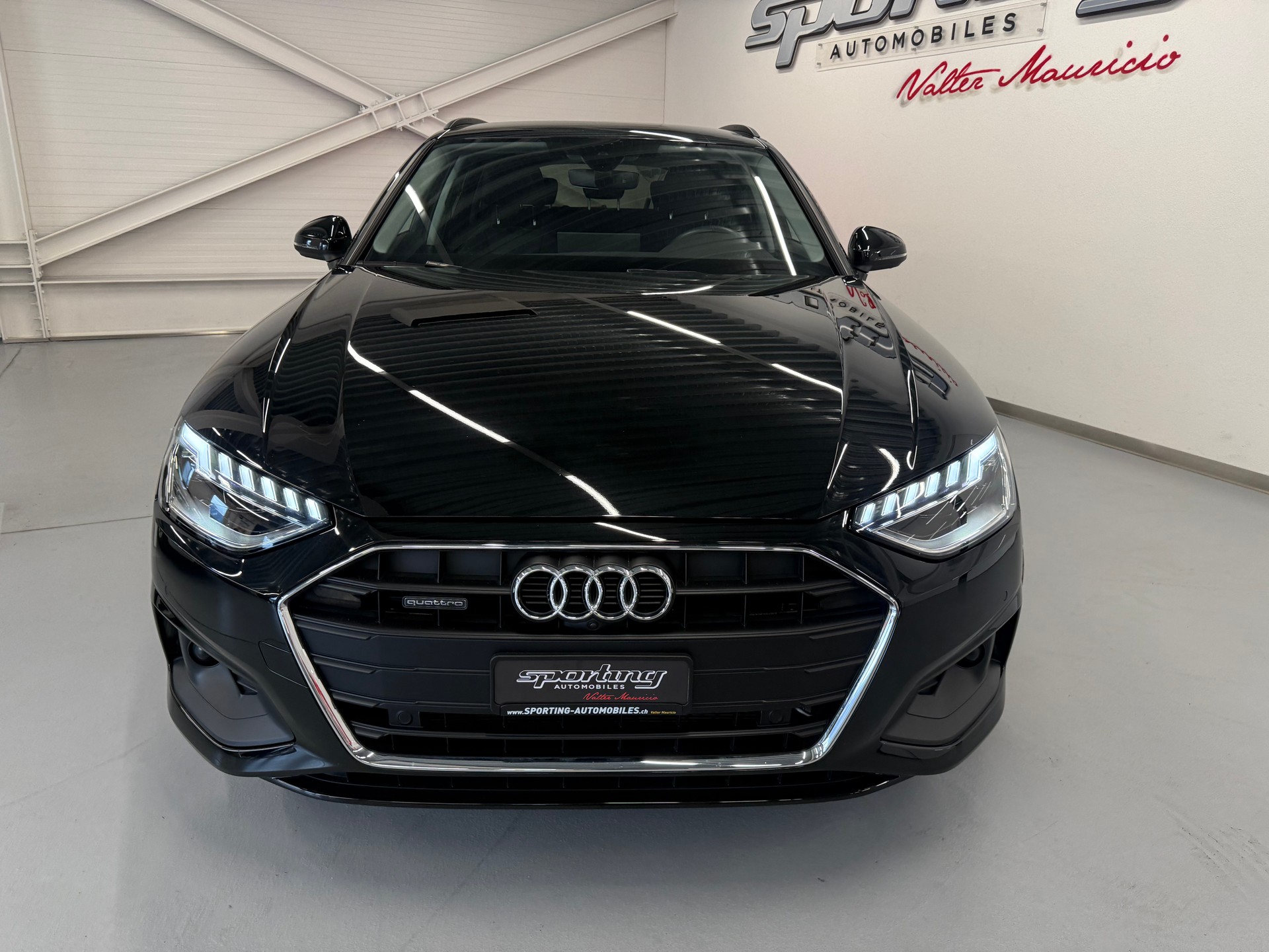 AUDI A4 Avant 40 TDI Attraction quattro S-tronic-image-2