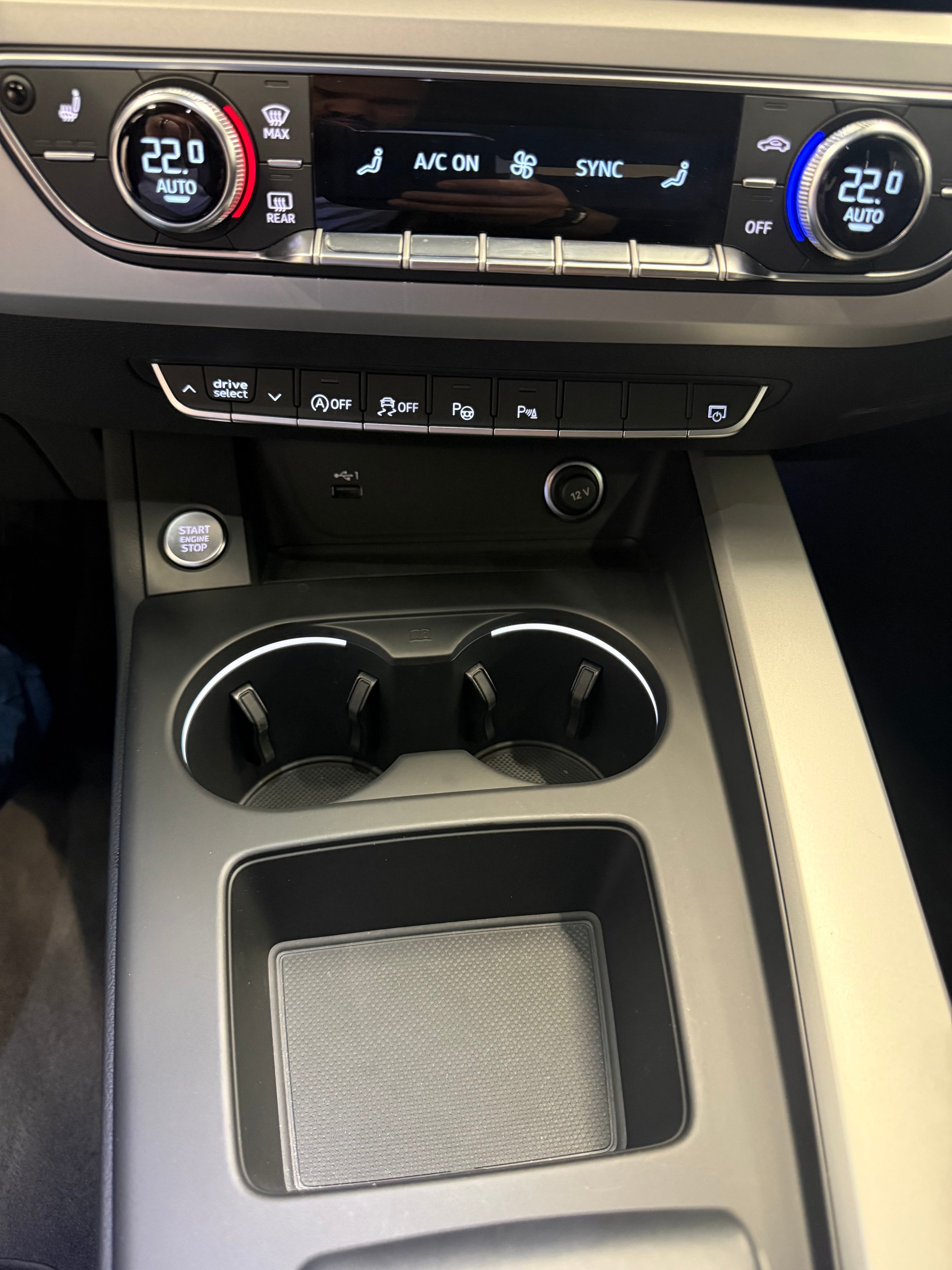 AUDI A4 Avant 40 TDI Attraction quattro S-tronic-image-21