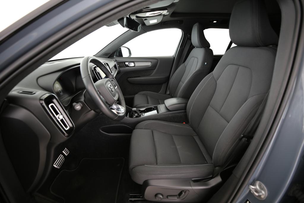 VOLVO XC40 P8 Twin Pro AWD-image-3