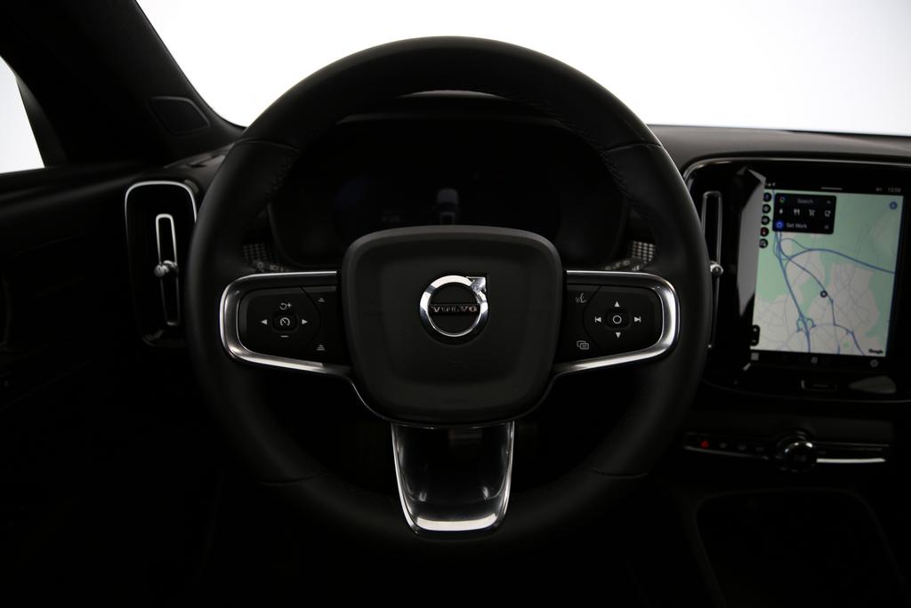 VOLVO XC40 P8 Twin Pro AWD-image-5