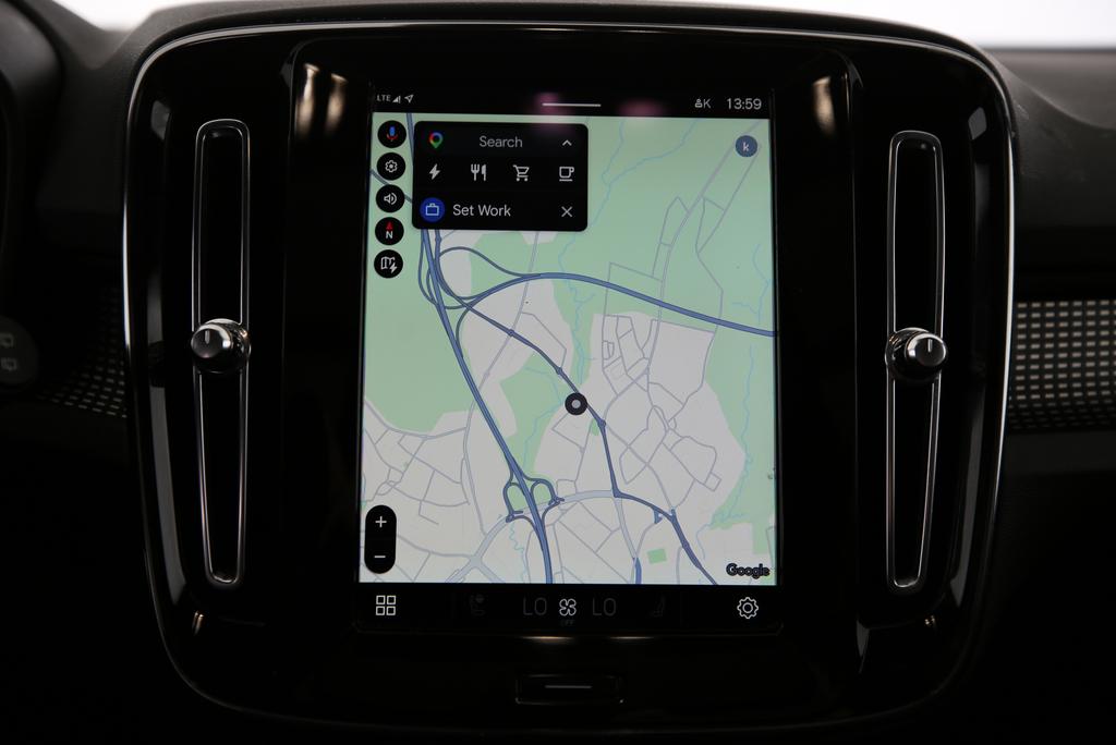 VOLVO XC40 P8 Twin Pro AWD-image-6
