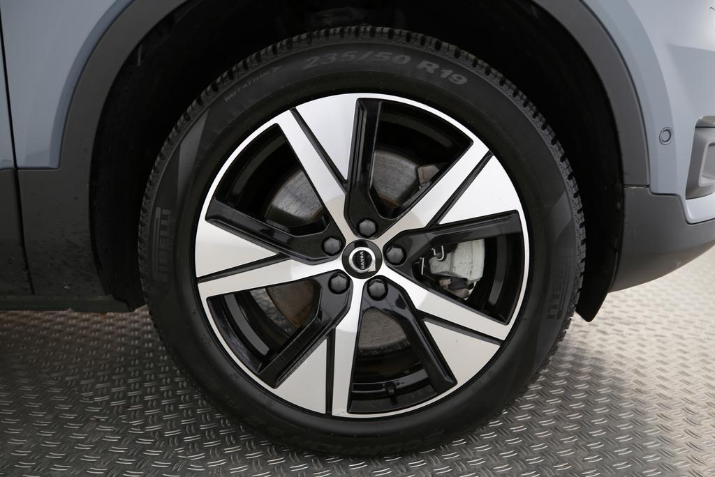 VOLVO XC40 P8 Twin Pro AWD-image-14