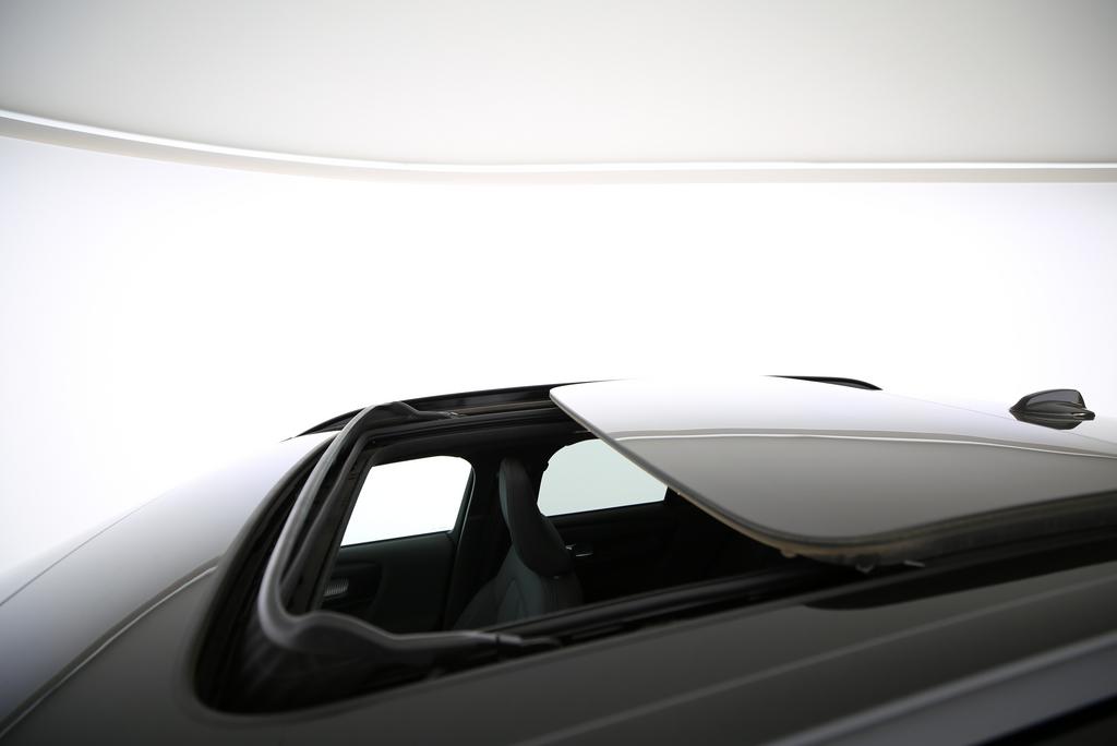 VOLVO XC40 P8 Twin Pro AWD-image-12