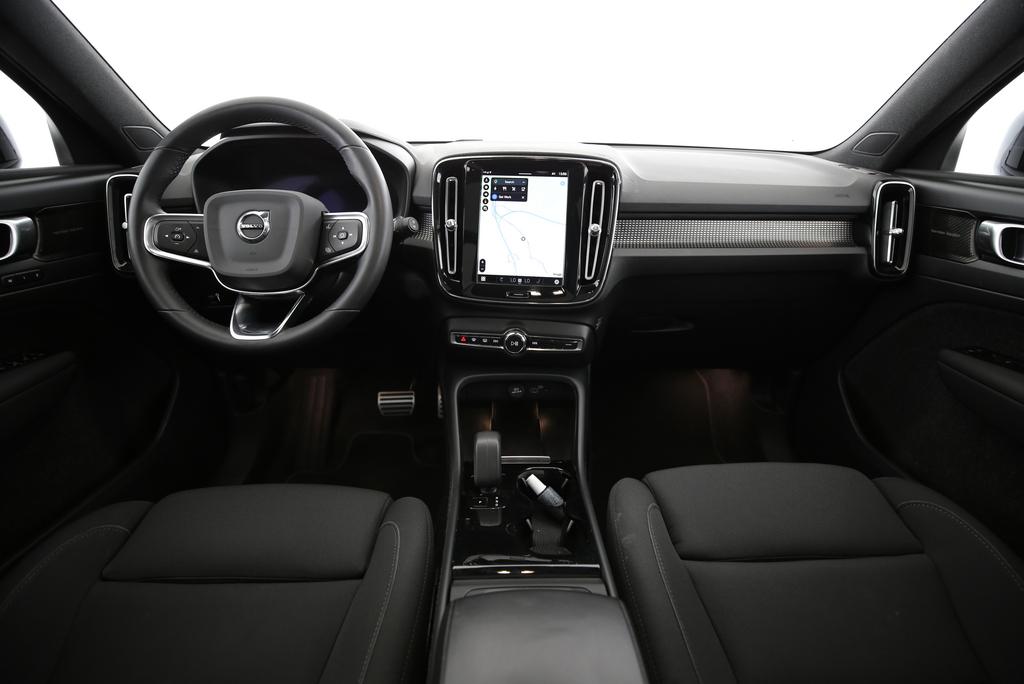 VOLVO XC40 P8 Twin Pro AWD-image-4