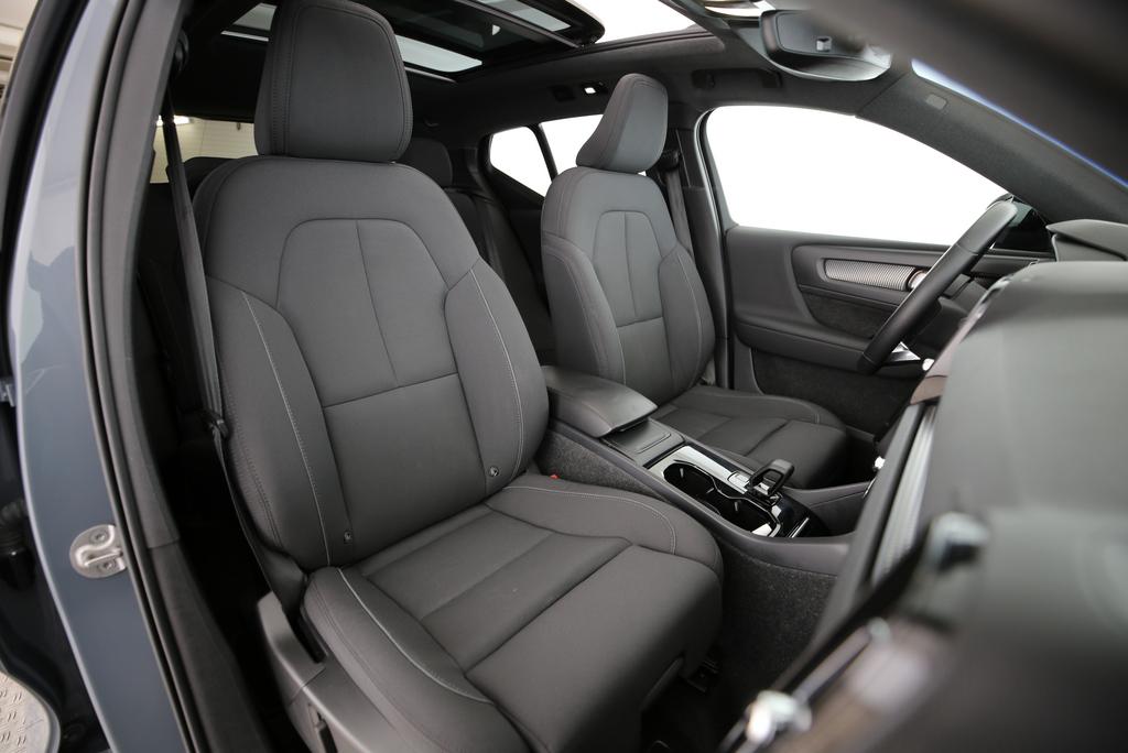 VOLVO XC40 P8 Twin Pro AWD-image-10