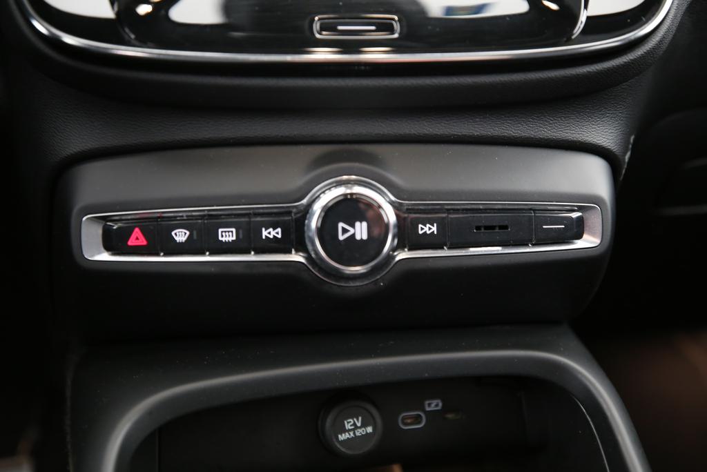VOLVO XC40 P8 Twin Pro AWD-image-8