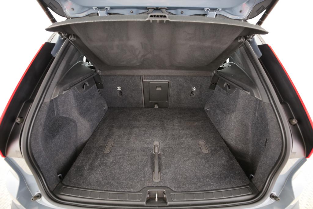 VOLVO XC40 P8 Twin Pro AWD-image-13