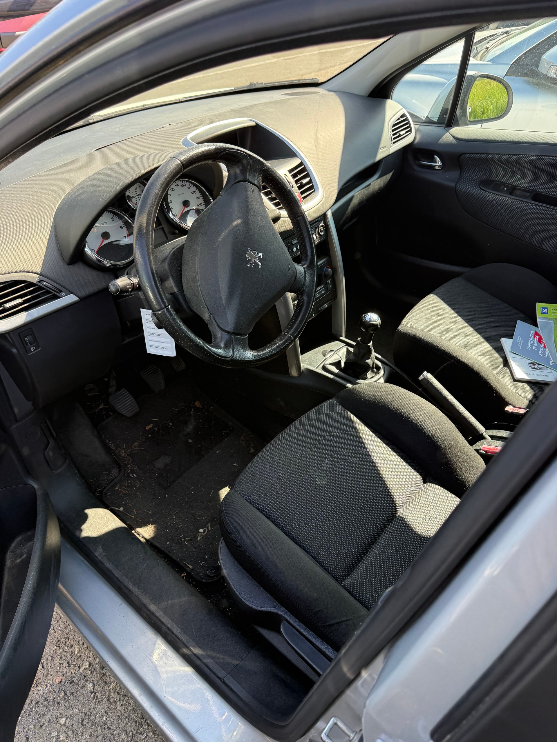 PEUGEOT 207 1.4 16V Trendy-image-5