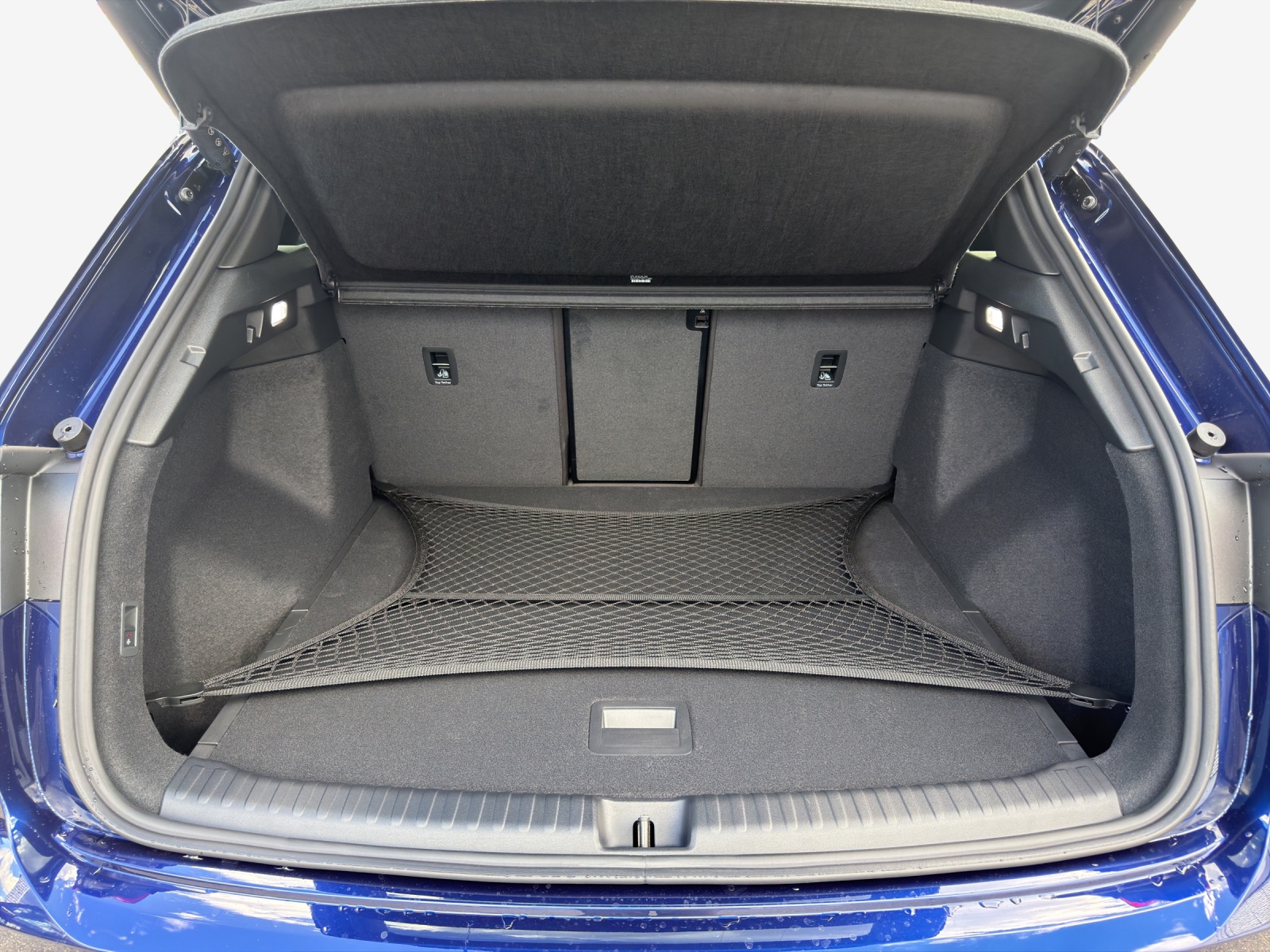 AUDI Q4 e-tron 45 Edition Swiss Ski quattro-image-12