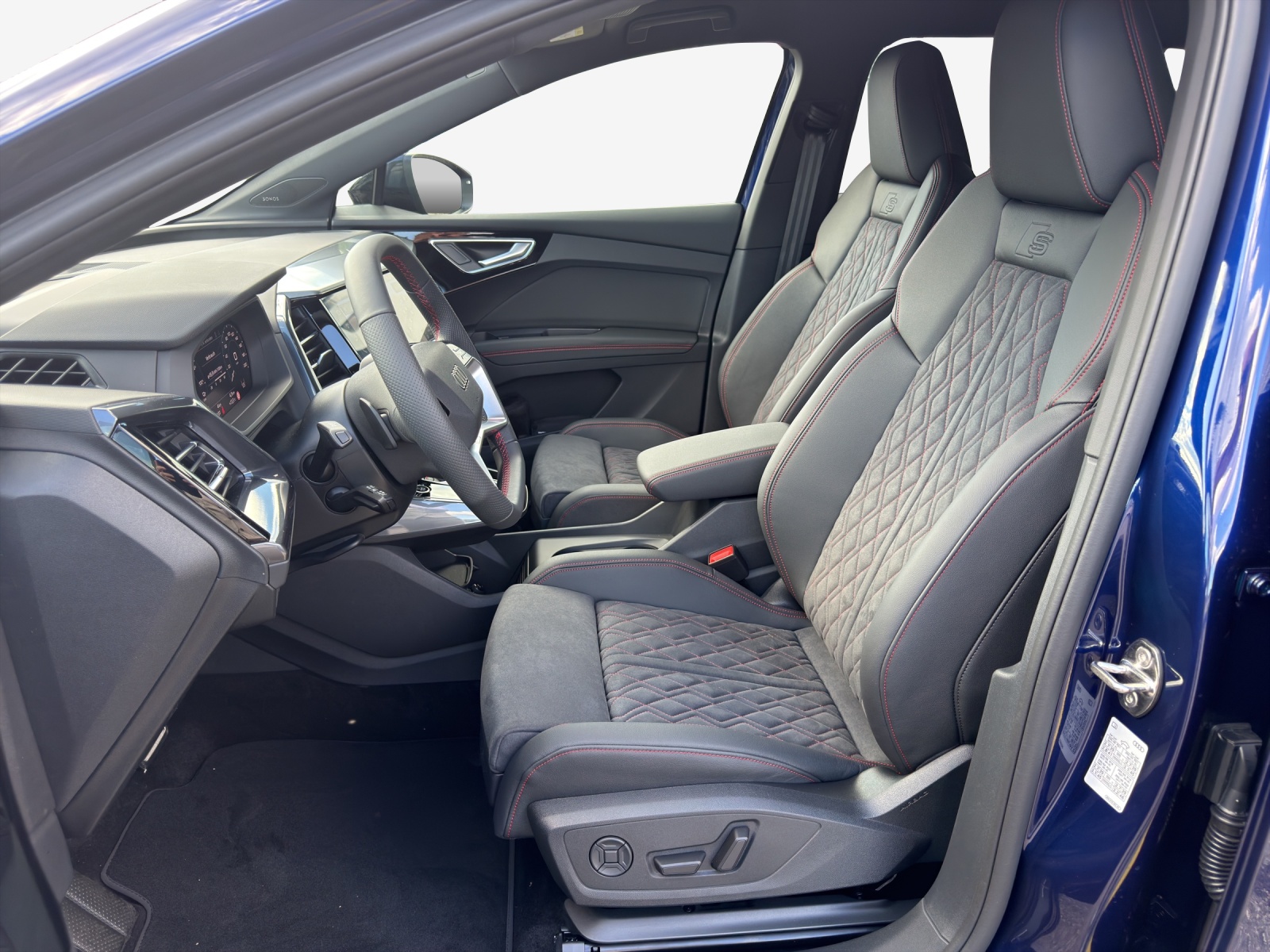 AUDI Q4 e-tron 45 Edition Swiss Ski quattro-image-7