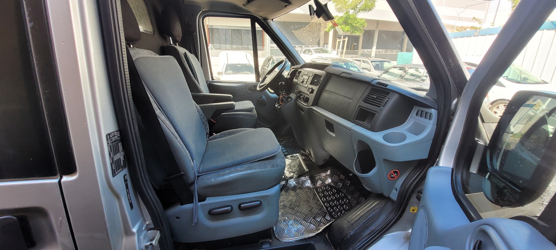 FORD Transit Van 330S Level 3-image-10